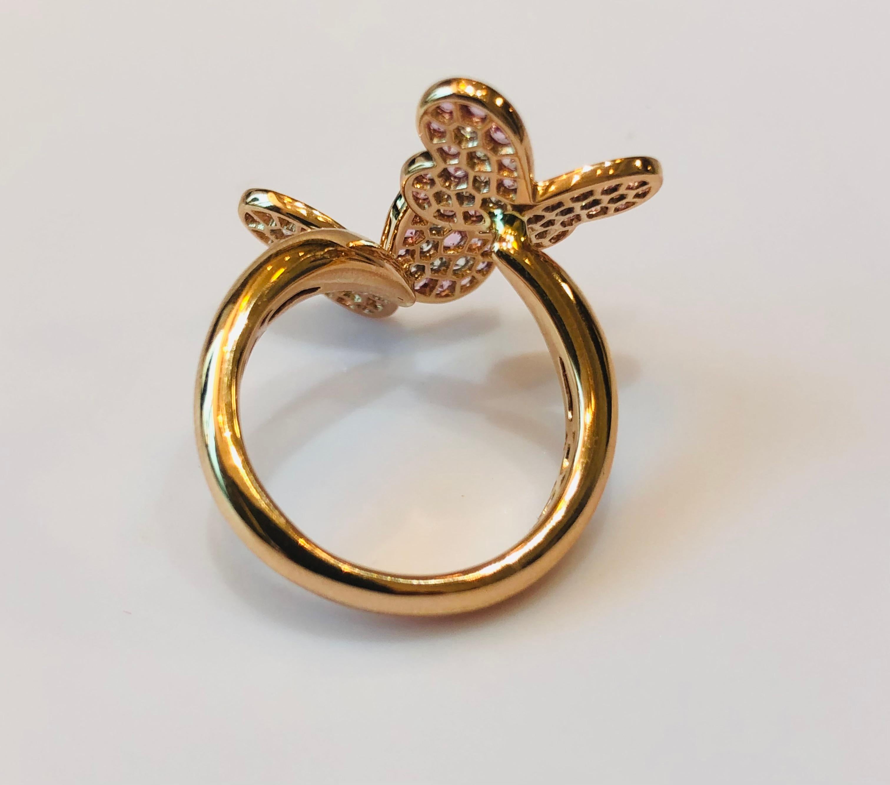 Contemporary Butterfly Diamond and Pink Saphires in 18k Yellow Gold Ring For Sale
