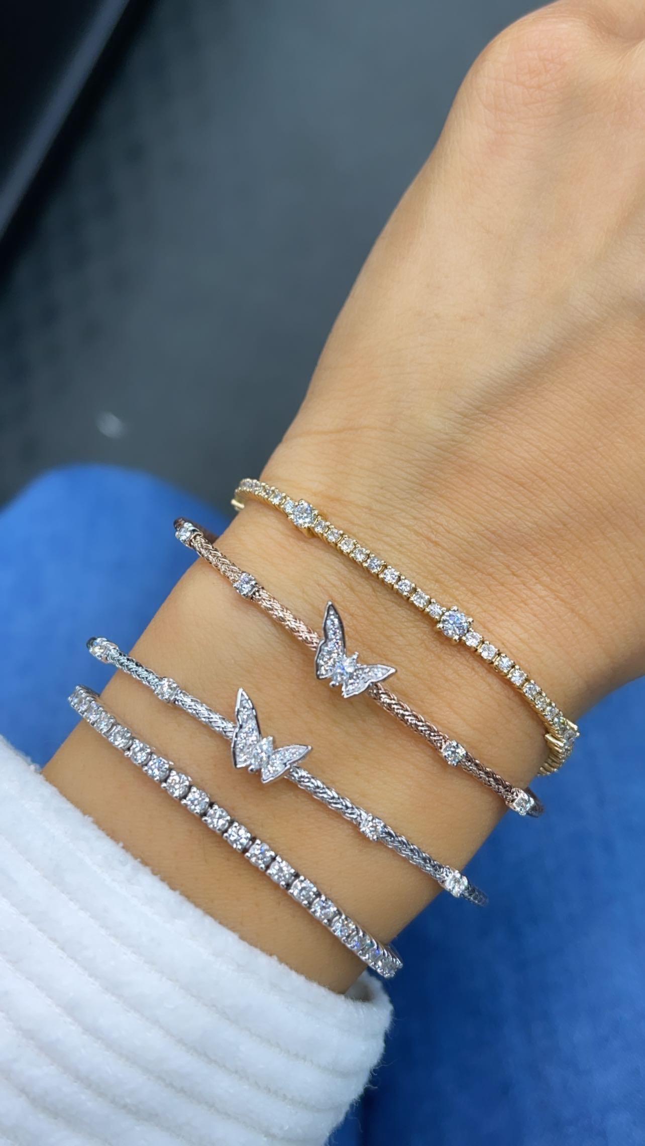 Butterfly Diamond Bangle White Gold In New Condition For Sale In New York, NY