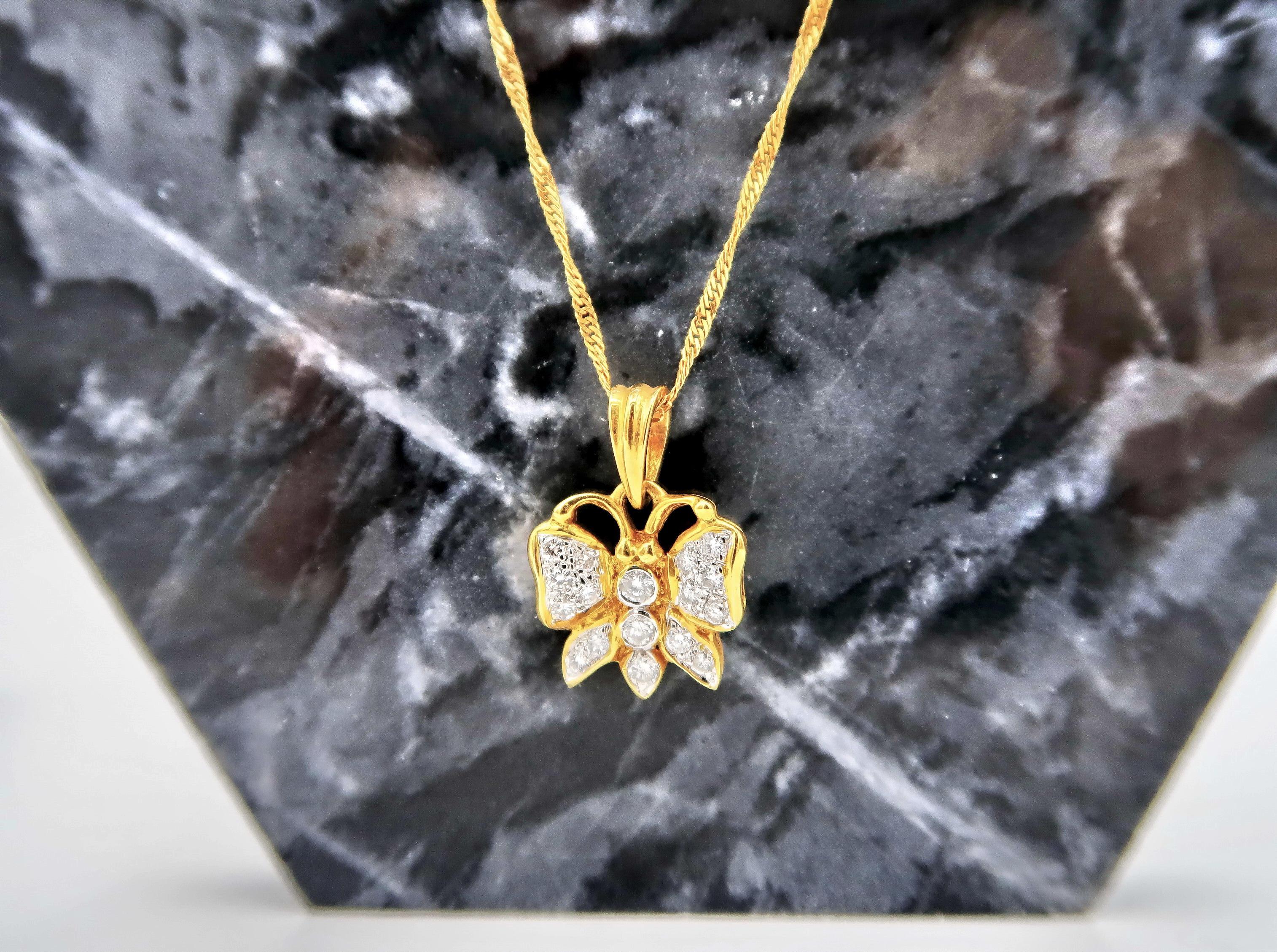 Butterfly Diamond Pendant Gold Twisted Curb Chain Necklace

Pendant
Gold: 22K Yellow Gold, 3.25 g
Diamond: 0.32 ct

Necklace
Gold: 18K Yellow Gold, 1.6 g
Length: 16 inches