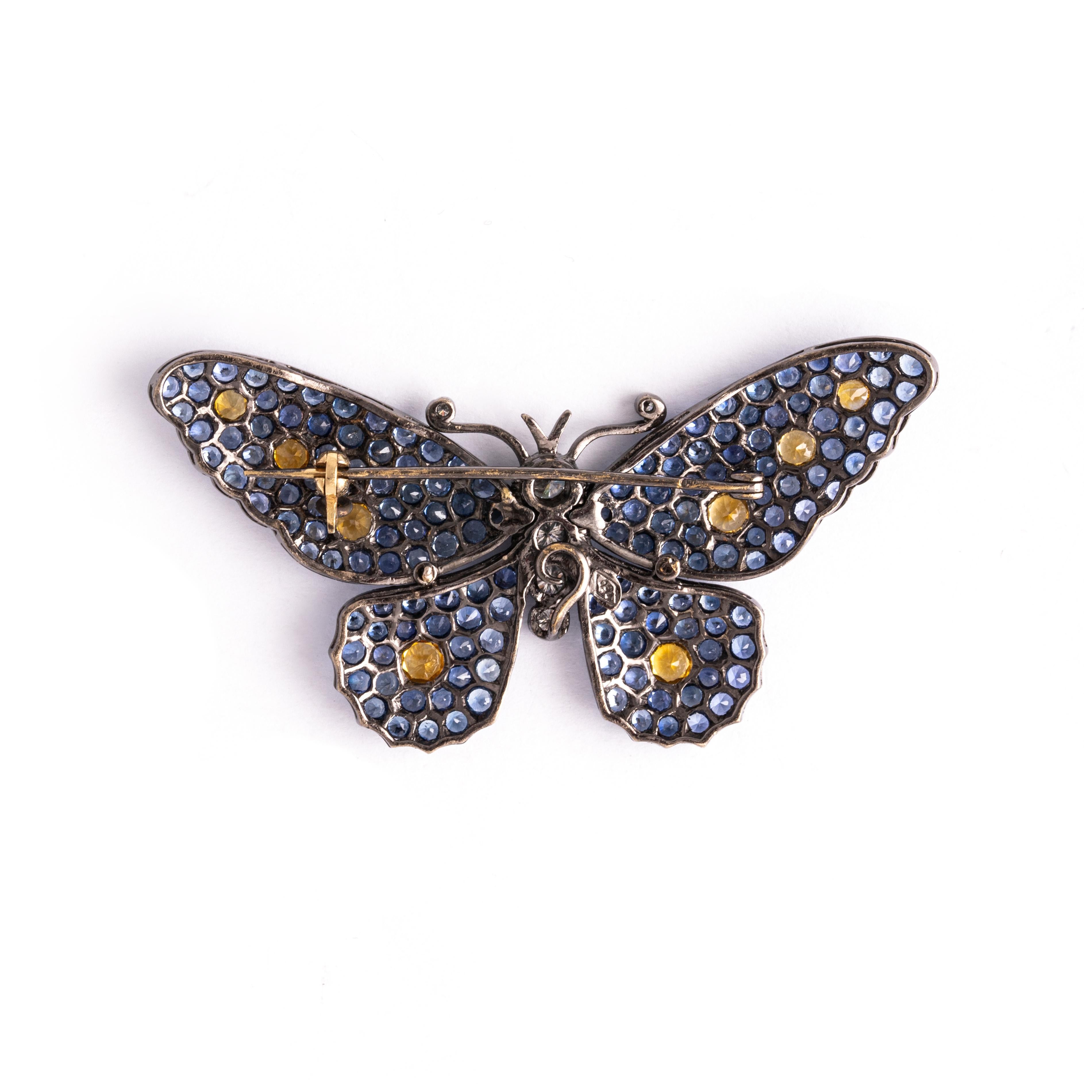 Butterfly Diamond Sapphire Gold 18k Brooch In Excellent Condition For Sale In Geneva, CH