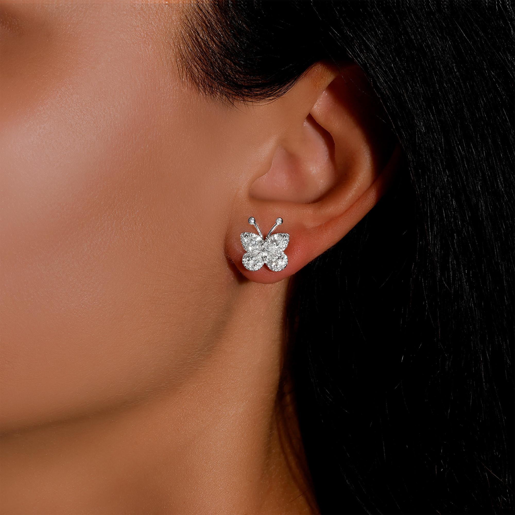 It comes with the Gemological Appraisal by GIA GG/AJP
All Gemstones are Natural
78 Diamonds = 1.62 Carat
Cut: Pear, Round, Marquise
Metal: 18K White Gold