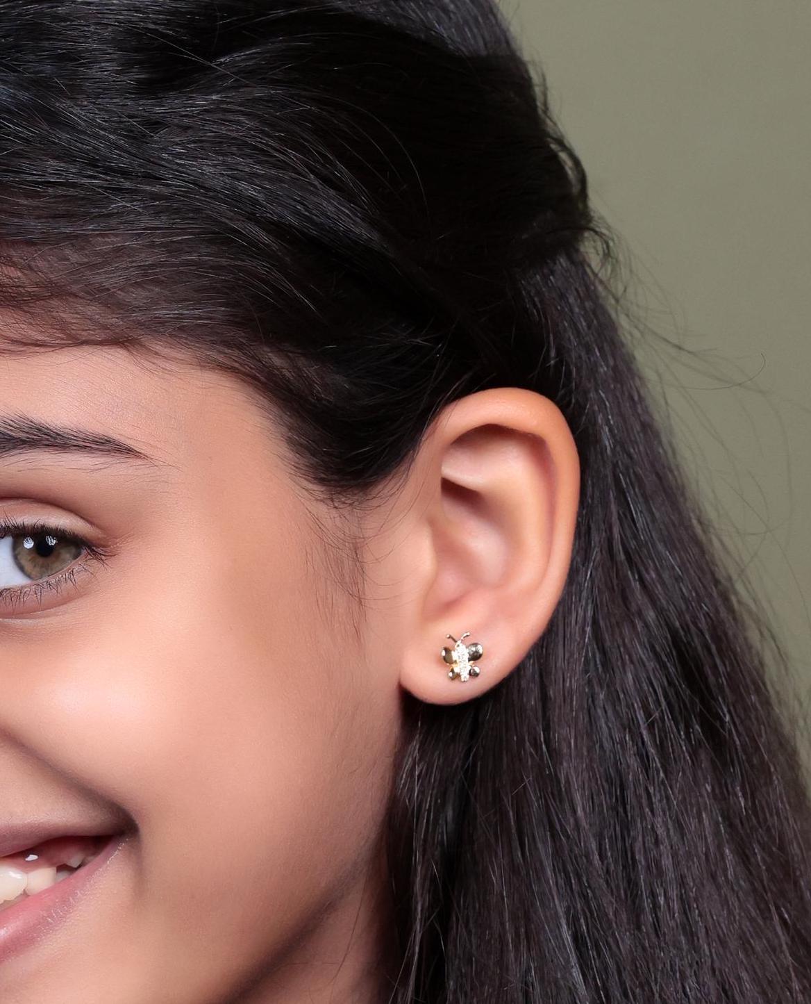 Butterfly Diamond Stud Earrings in 14k Solid Gold (Certified) In New Condition For Sale In New Delhi, DL