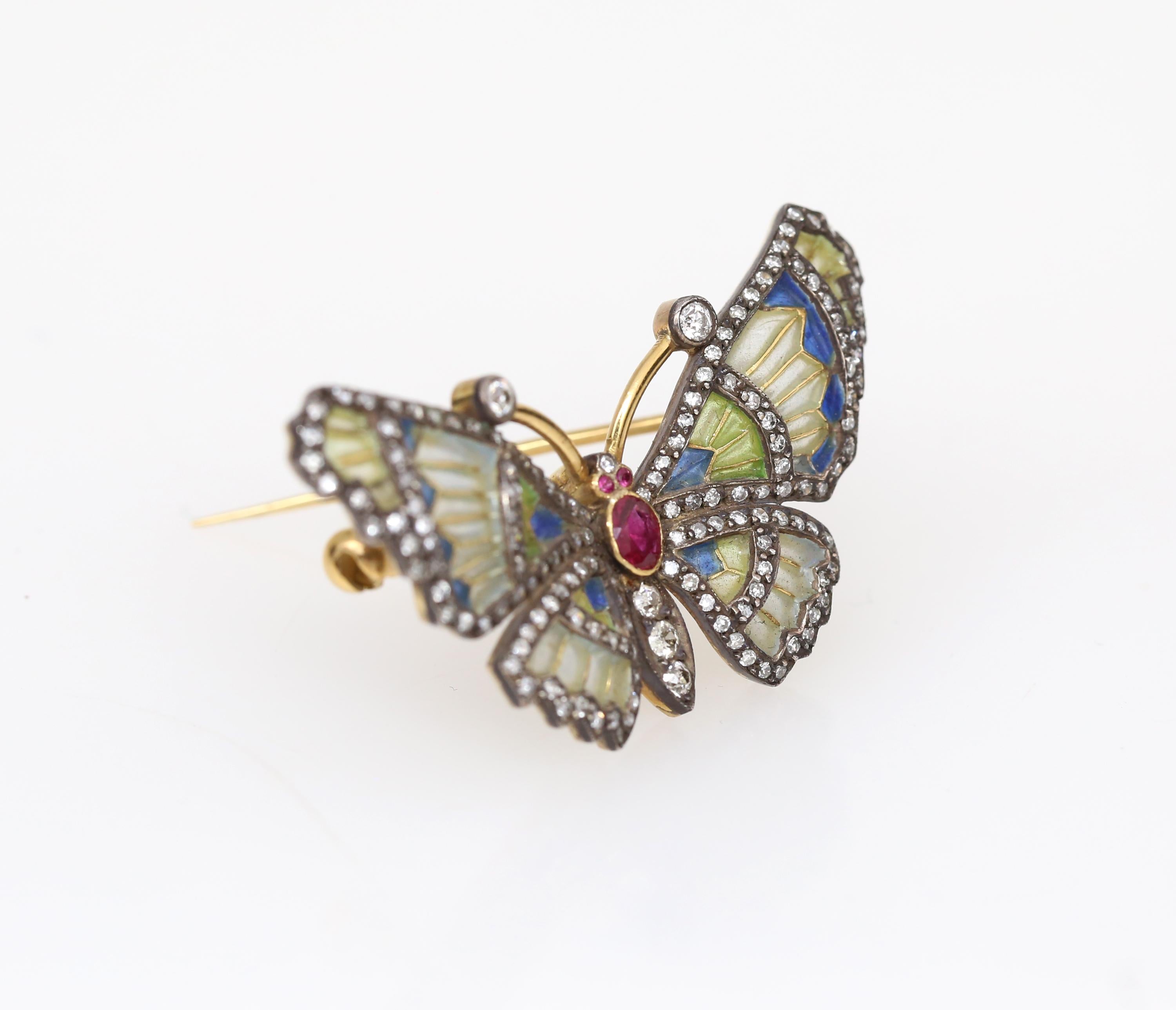 Round Cut Butterfly Diamonds Brooch Ruby Color Enamel 18 Karat Gold Floral Unisex, 1940 For Sale