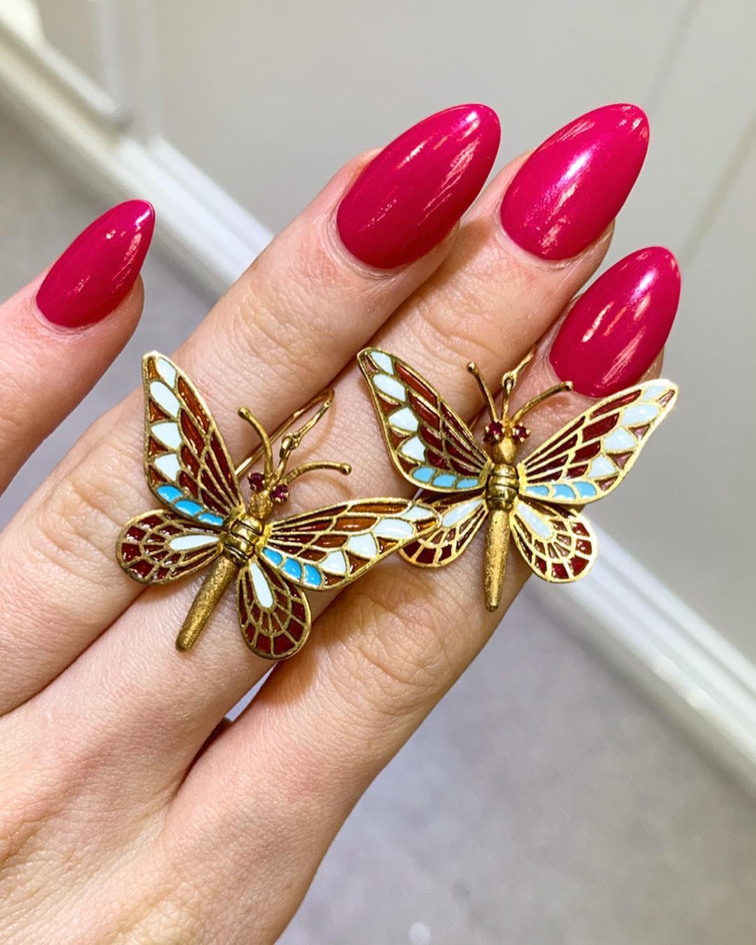 Moving Enamel Butterfly Drop Earrings in 18 Karat Brushed Yellow Gold  In Good Condition In London, GB