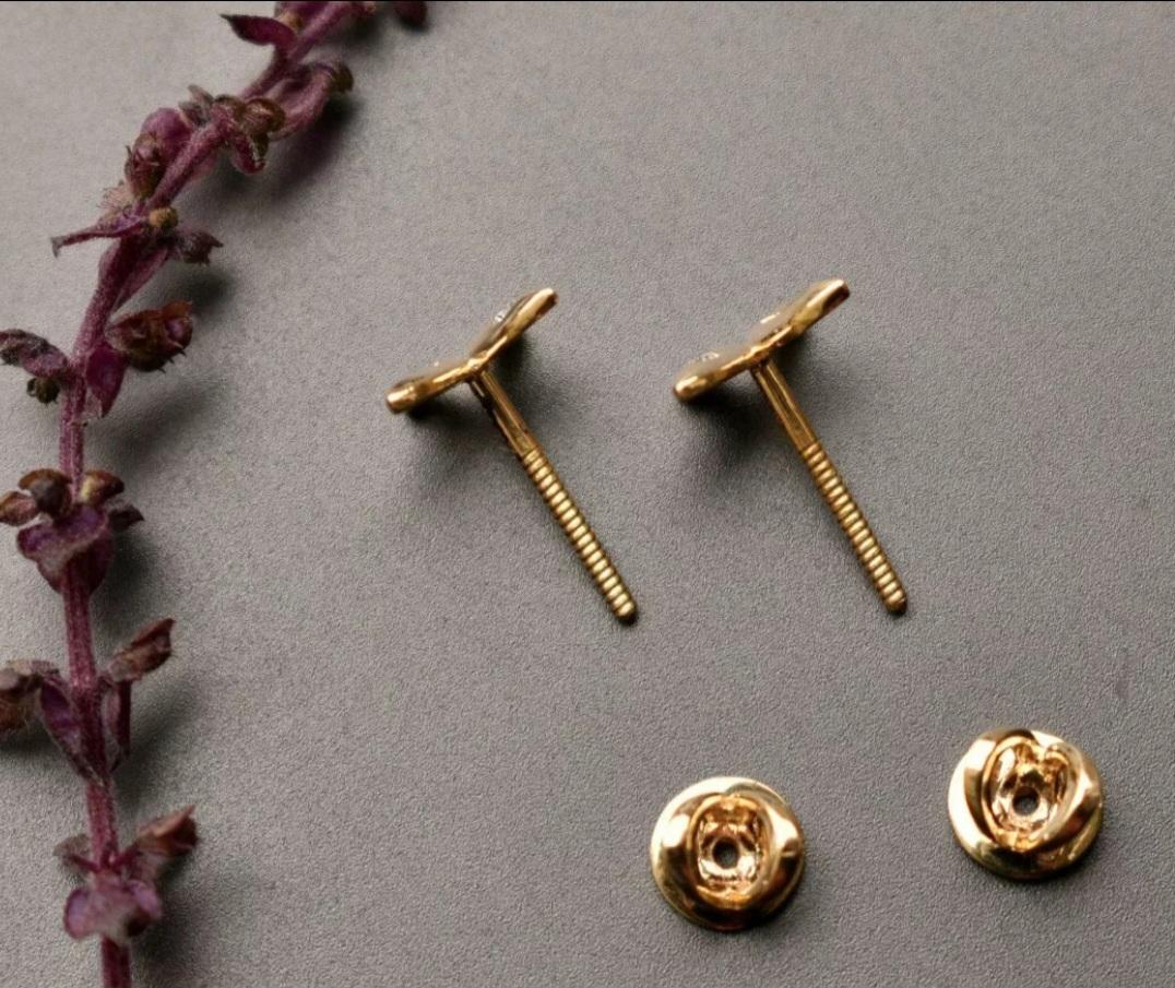 Women's or Men's Butterfly Earrings 14k Gold Natural Diamond Butterfly Ear Stud Dainty Jewelry. For Sale