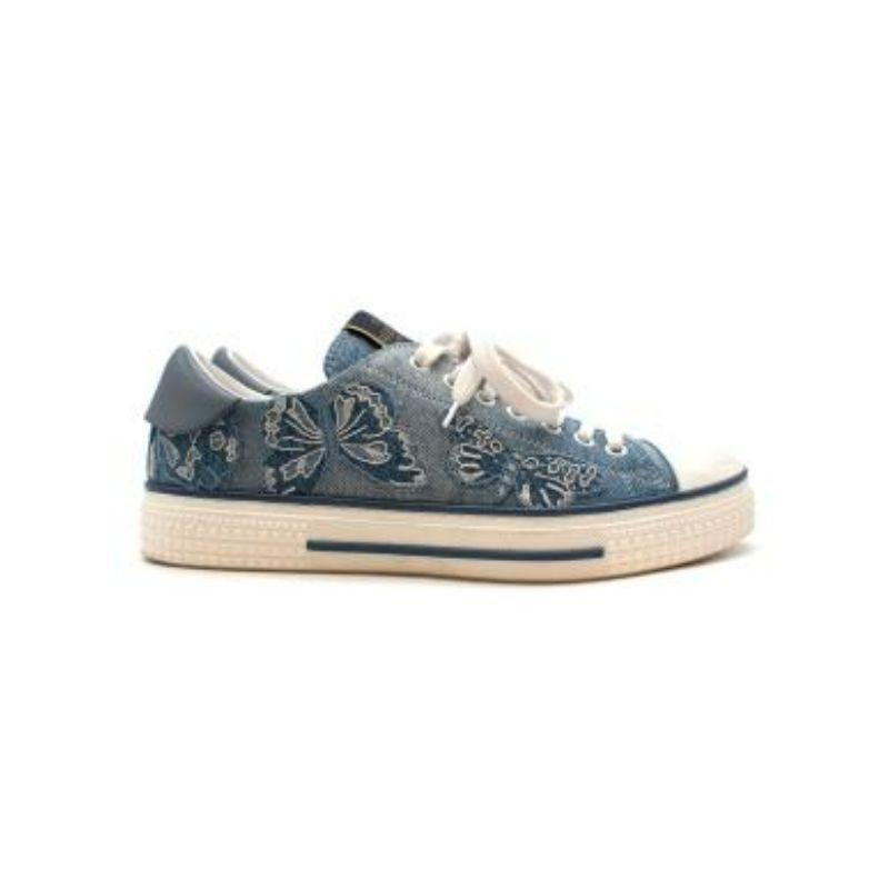 Valentino Butterfly Embroidered Pale Blue Denim Trainers
 
 
 
 - All over, structured denim body 
 
 - White and blue embroidered butterfly designs 
 
 - Blue leather heel 
 
 - Rubber toe cap
 
 - Rubbed stud sole detail 
 
 - White lace fastening