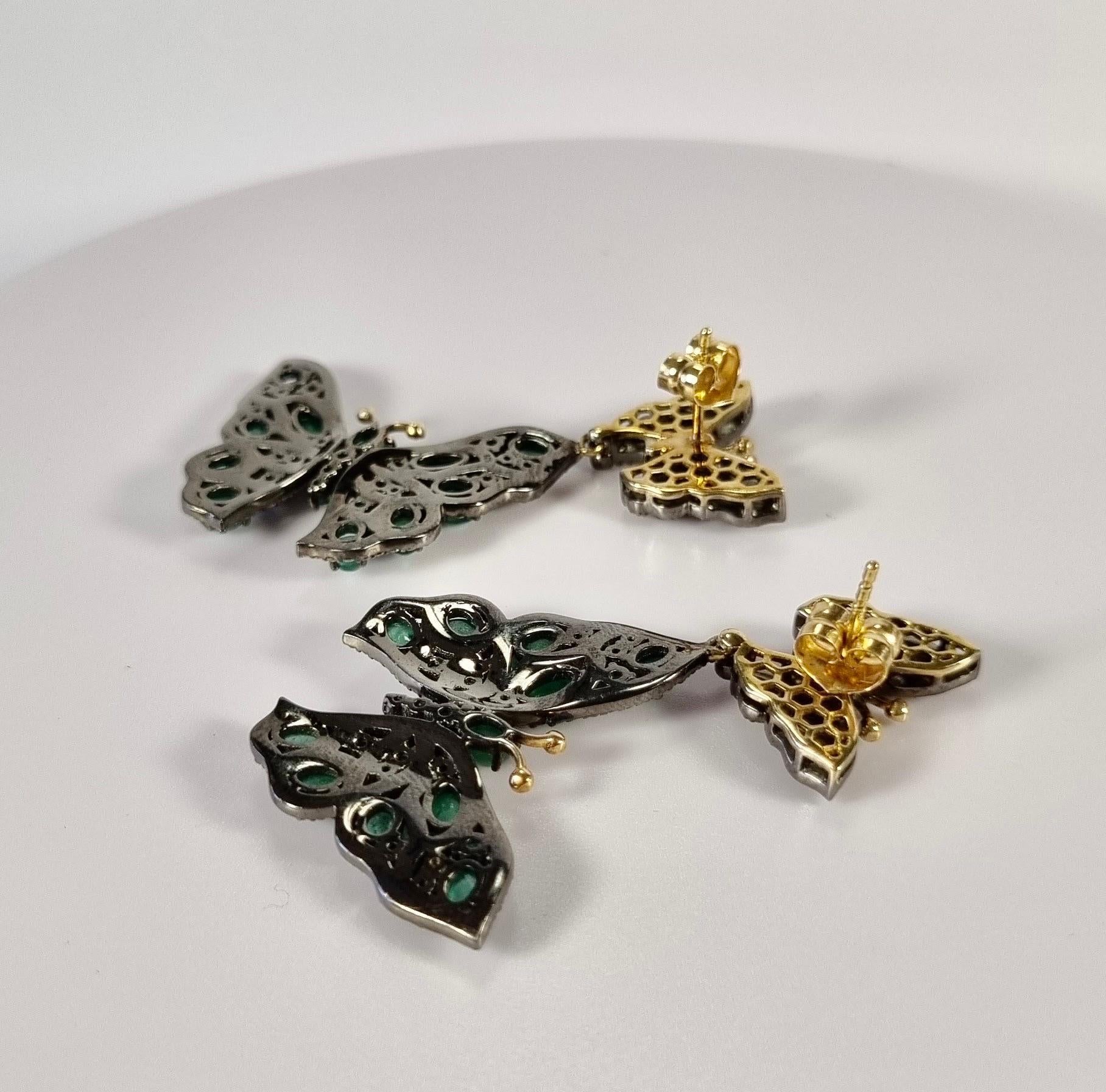 Contemporary Butterfly Emerald Earrings with Diamonds and White and Yellow Gold For Sale