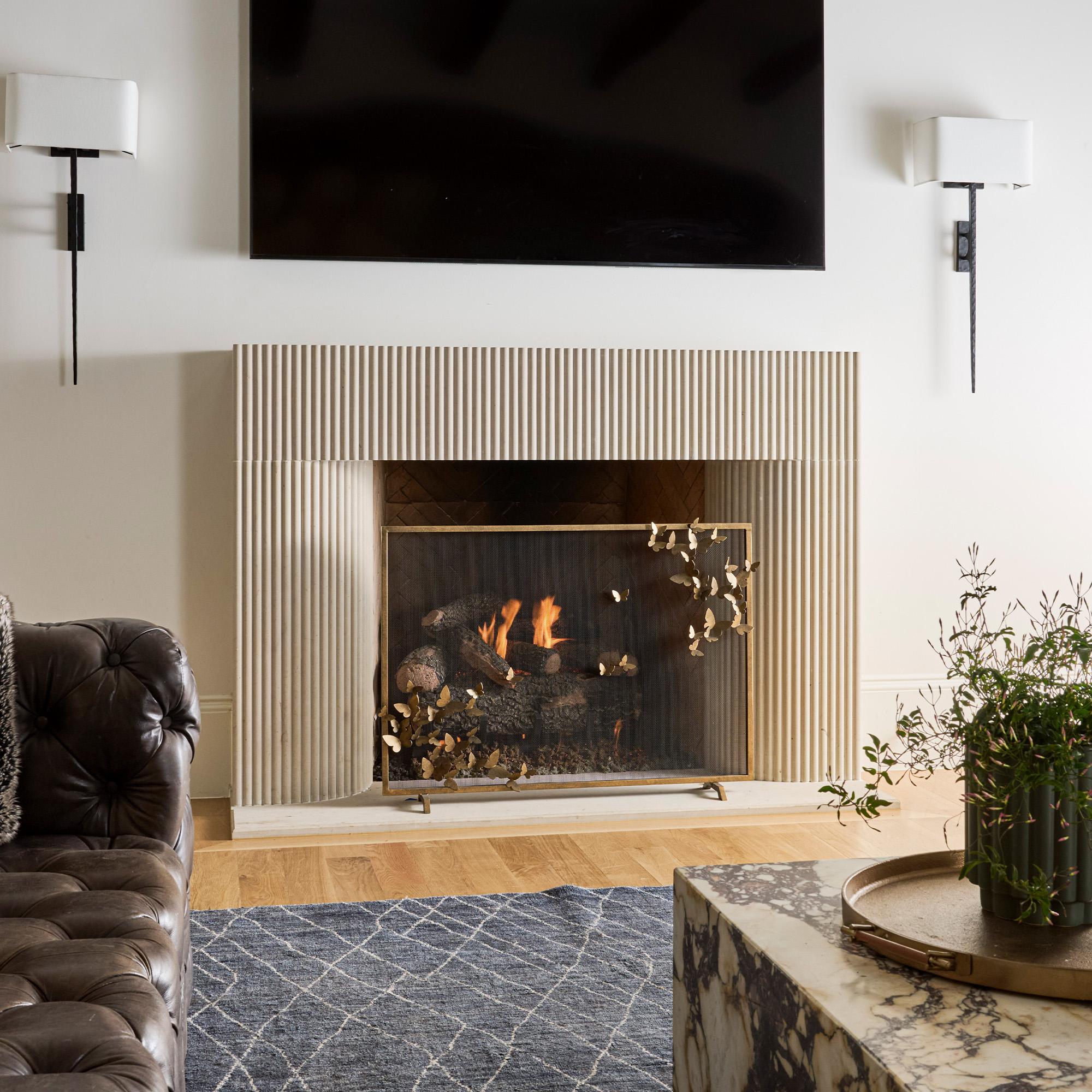 Pantalla de chimenea Mariposa, versión más ligera en oro brillante en venta 1