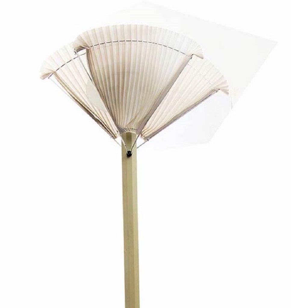 This butterfly floor lamp is an original design lamp realized by Afra Bianchin and Tobia Scarpa for Flos.

Floor lamp made of enameled aluminium, glass and fabric. Label of the manufacturer on the back side: Flos, butterfly, made in