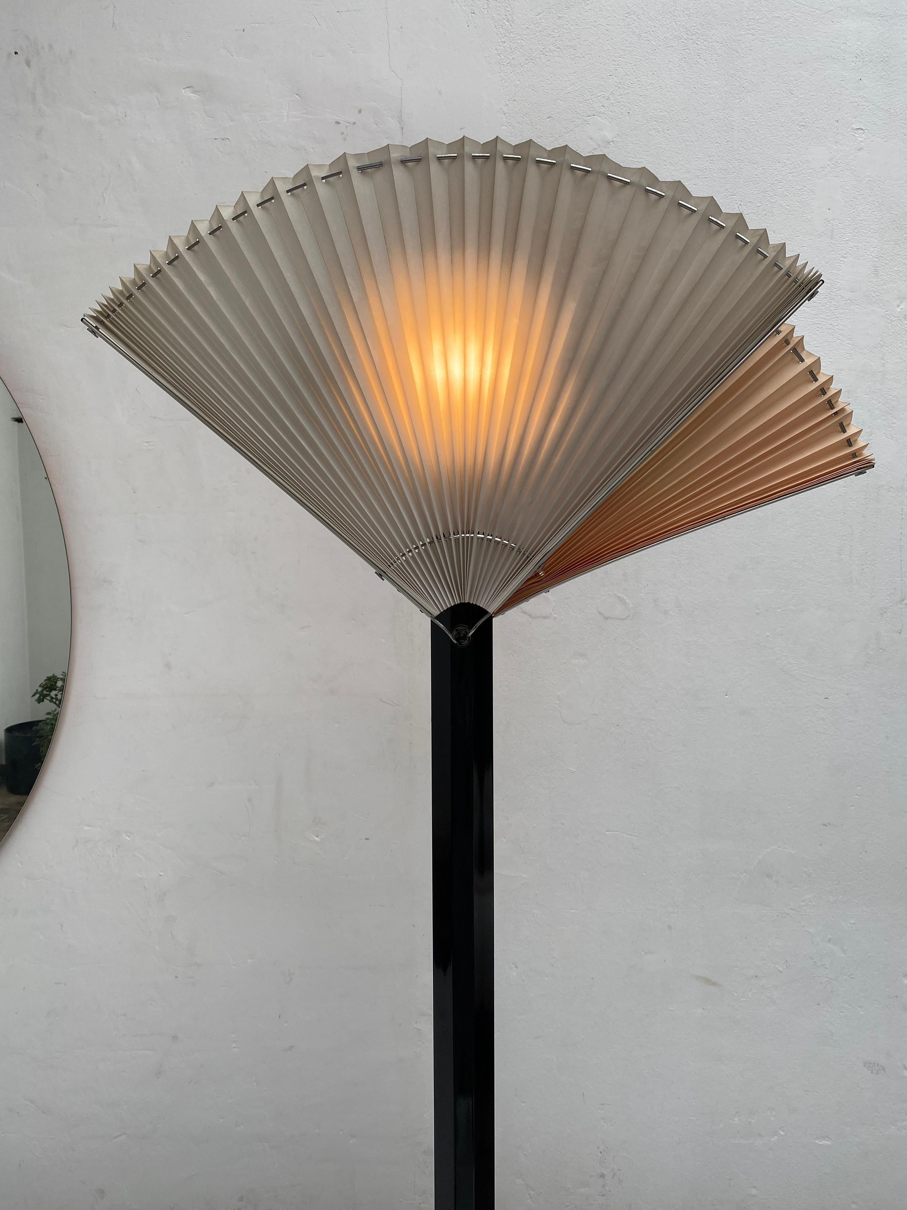 'Butterfly' Floorlamp by Afra & Tobia Scarpa for Flos Italy 1985               For Sale 2
