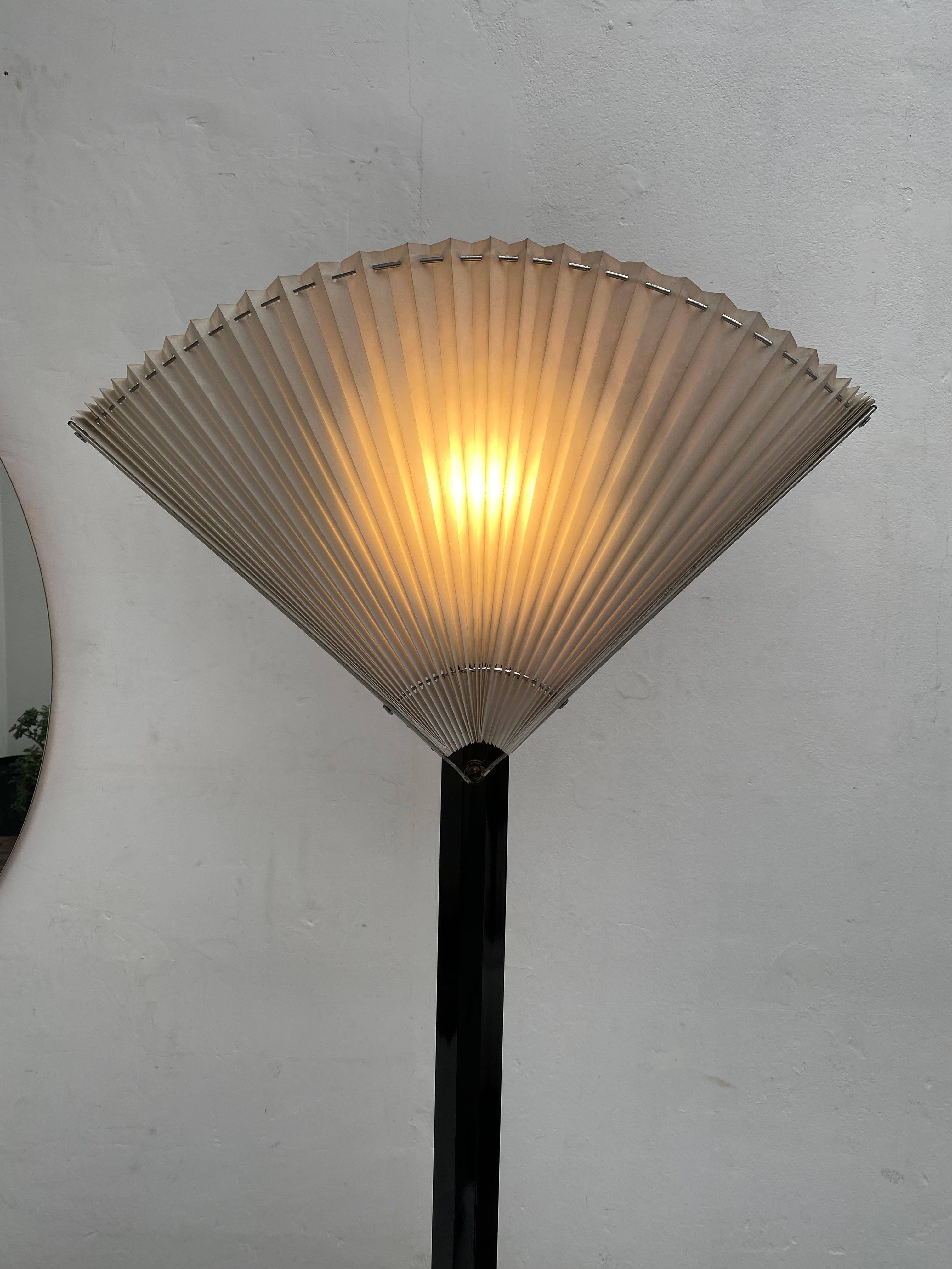 Stehlampe „Schmetterling“ von Afra & Tobia Scarpa für Flos, Italien 1985               (Postmoderne) im Angebot