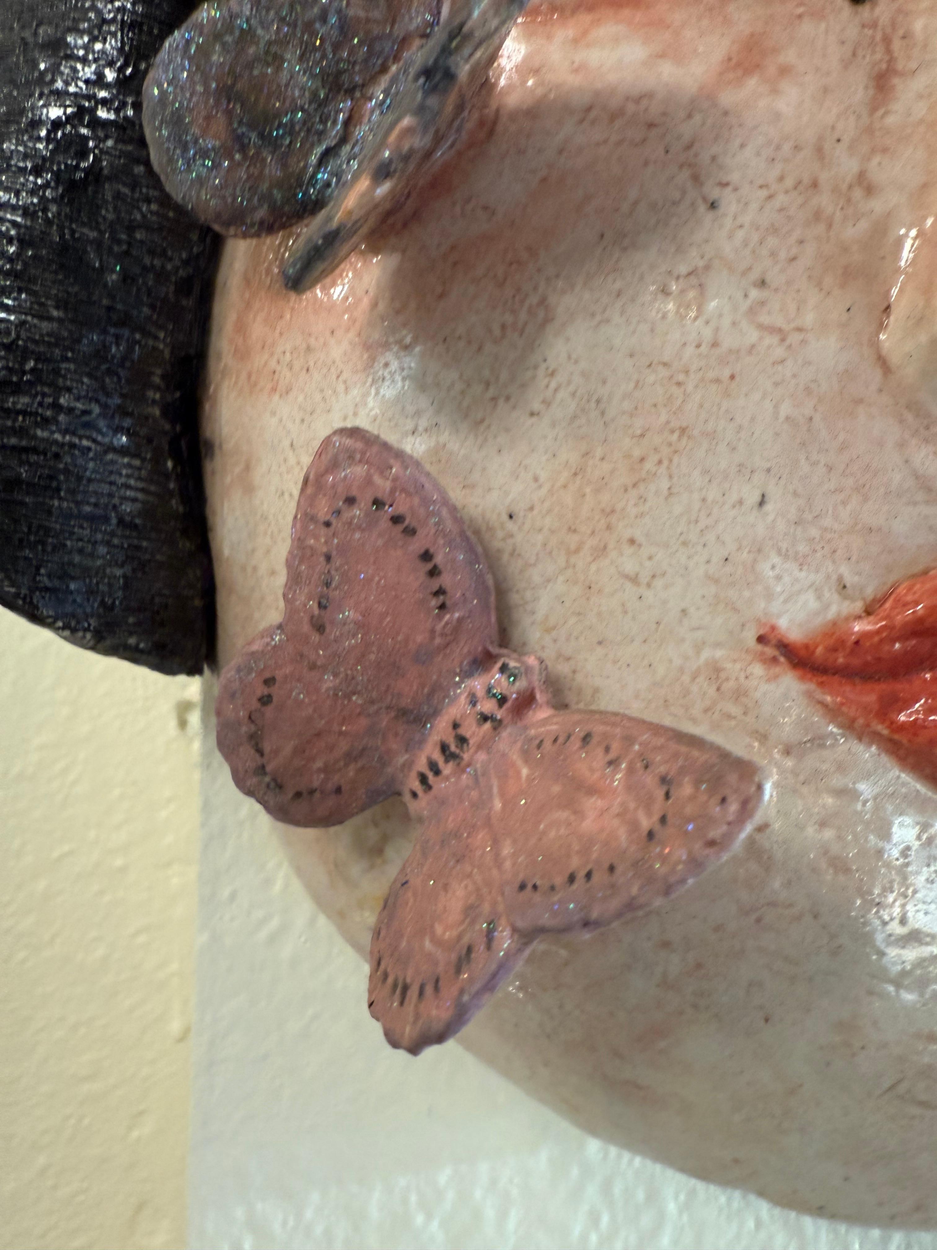 Ce masque en céramique Art déco, intitulé 