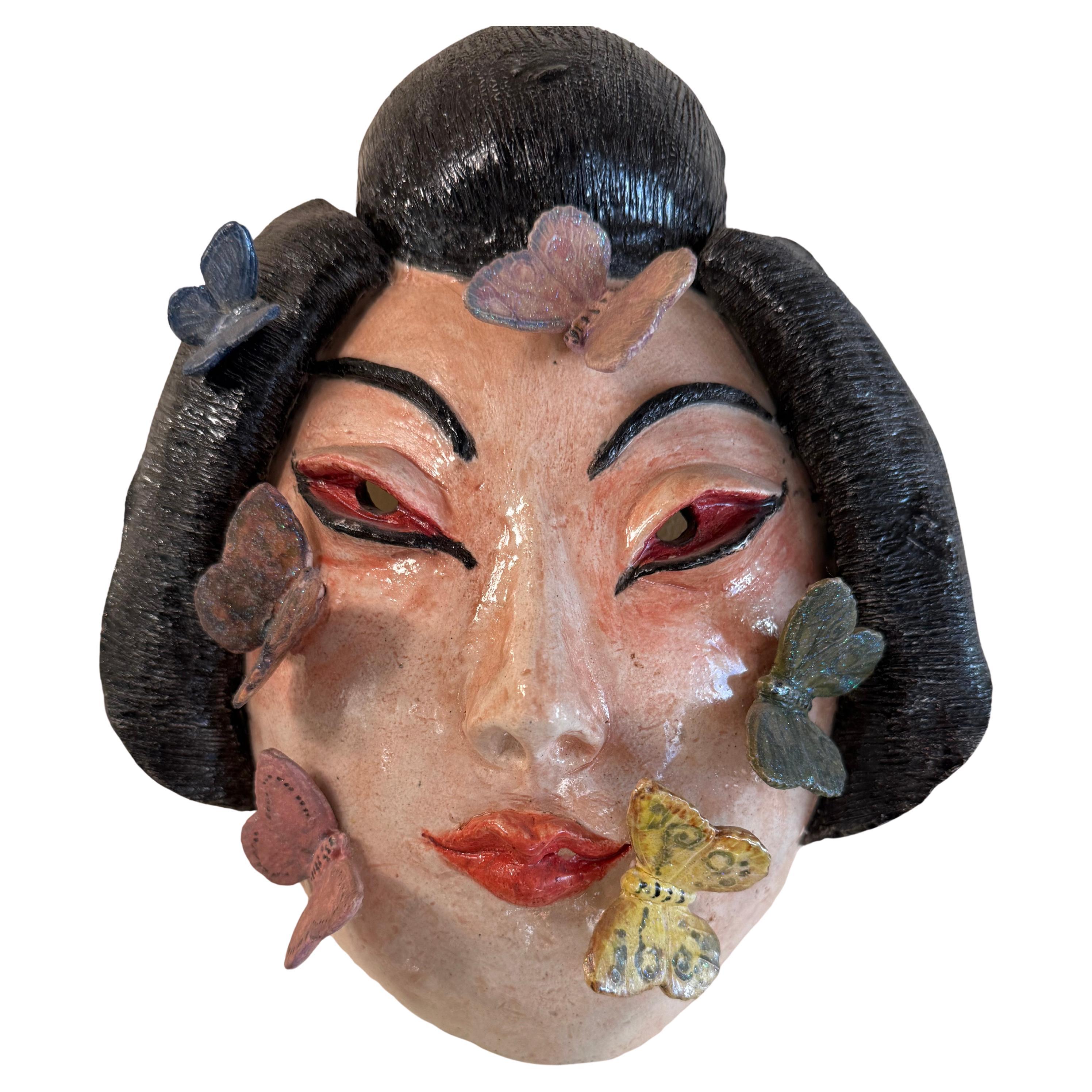 Masque en céramique Art Déco "Geisha papillon". en vente