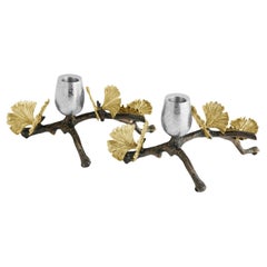 Paar Ginkgo-Kerzenhalter mit Schmetterlingsmotiv aus oxidiertem, vernickeltem, vernickeltem Messing.