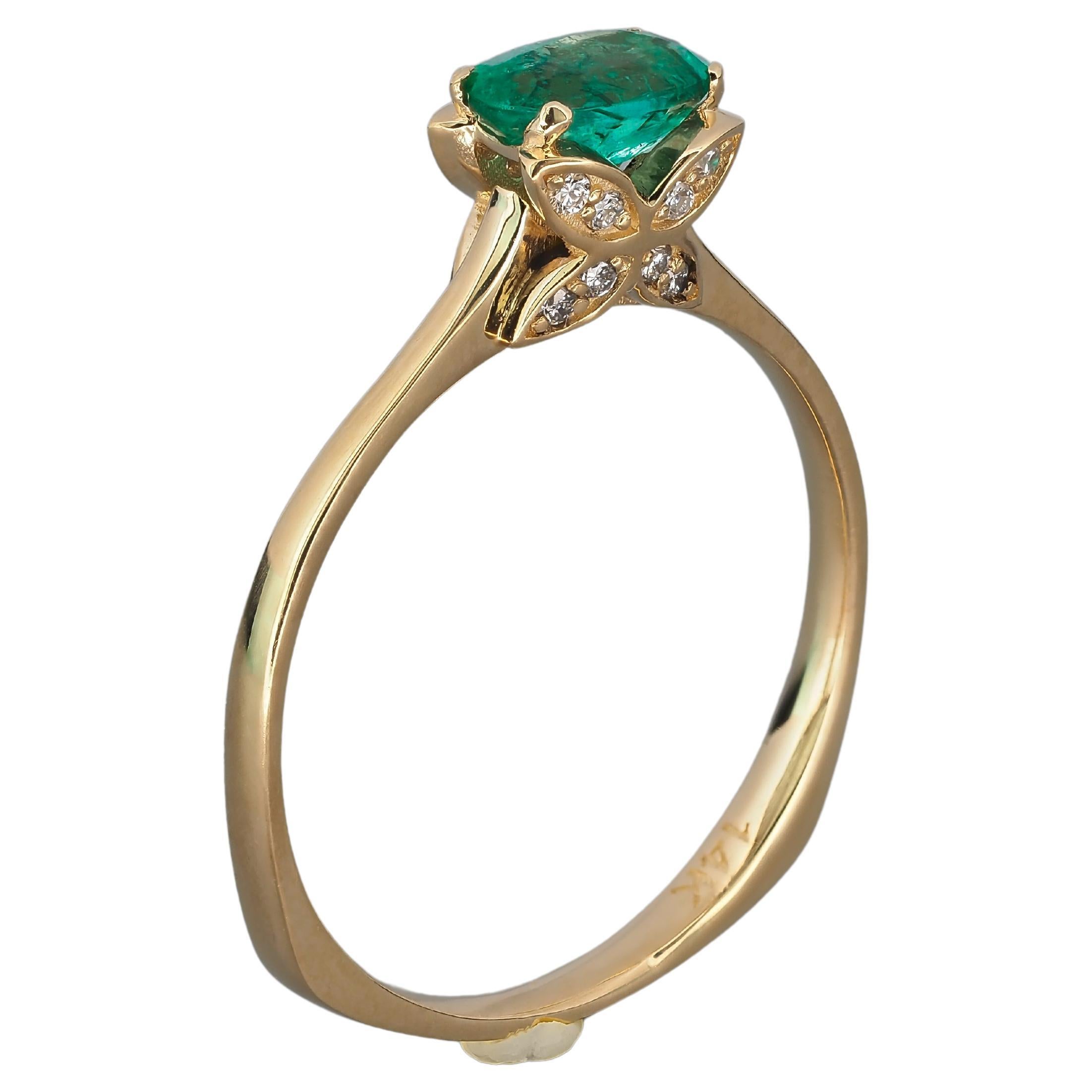 Butterfly gold Ring with emerald. 