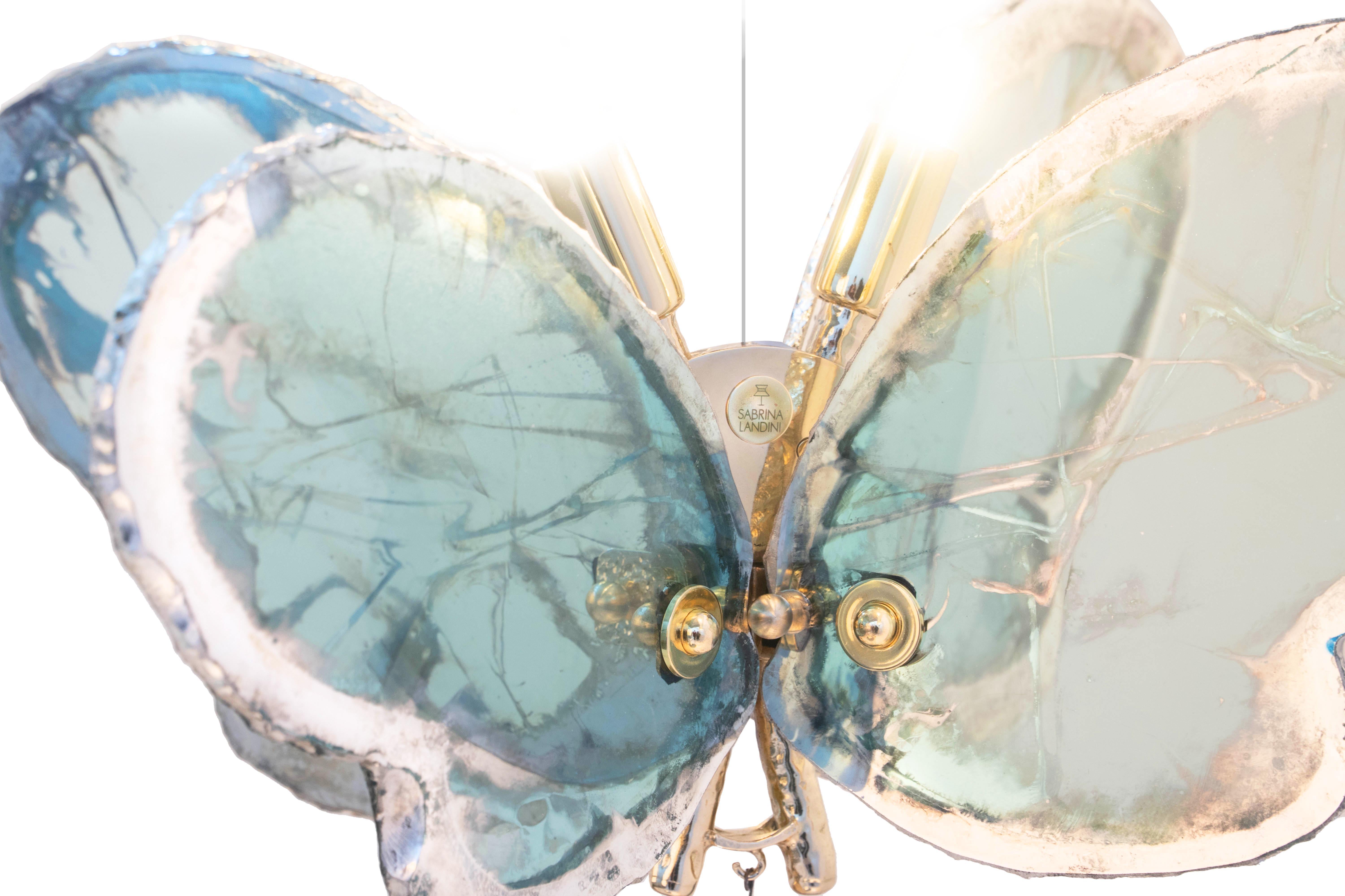 Zeitgenössische Schmetterlings-Pendelleuchte 40, Kunstglas versilbert, Jadefarbe, Messing    (Versilbert) im Angebot