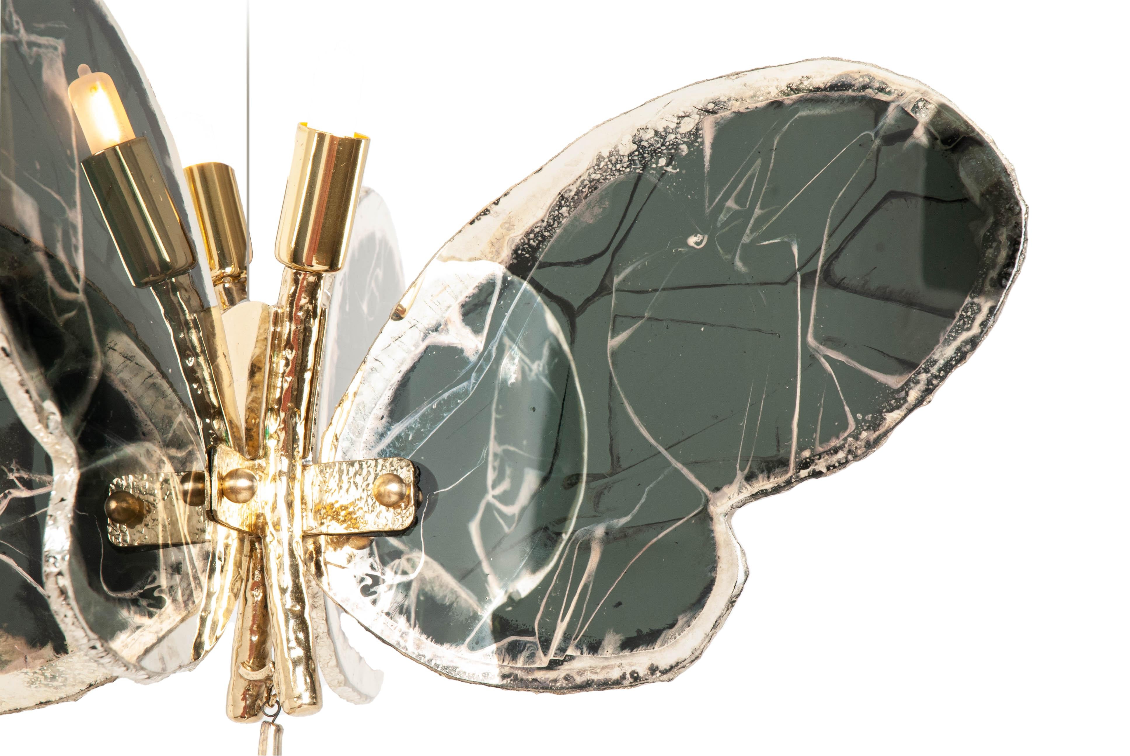 Italiano Lampada a sospensione contemporanea Butterfly 40, art glas Argentato, colore grigio, Ottone in vendita