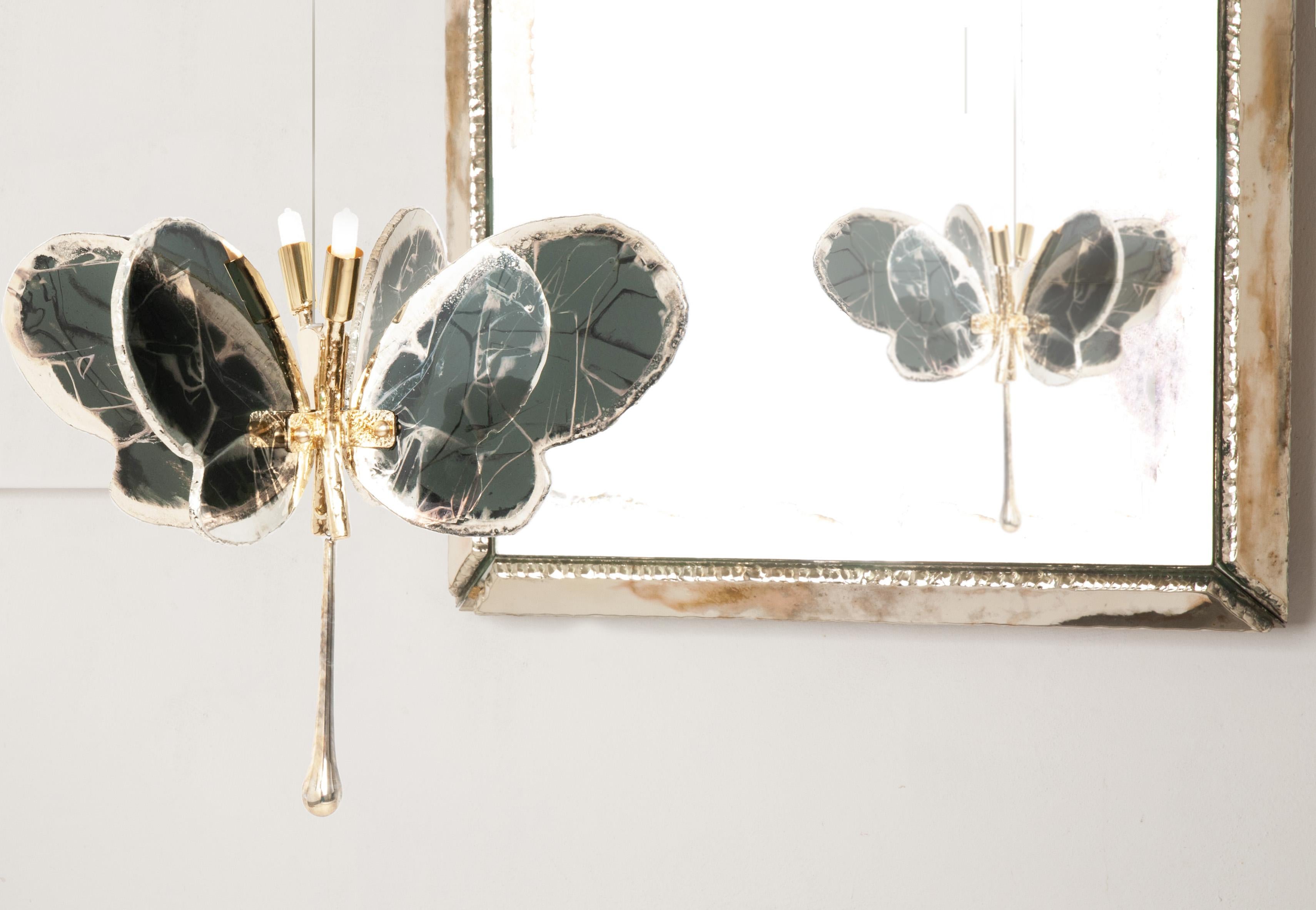 Zeitgenössische Schmetterlings-Pendelleuchte 40, versilbertes Kunstglas, graue Farbe   (Versilbert) im Angebot