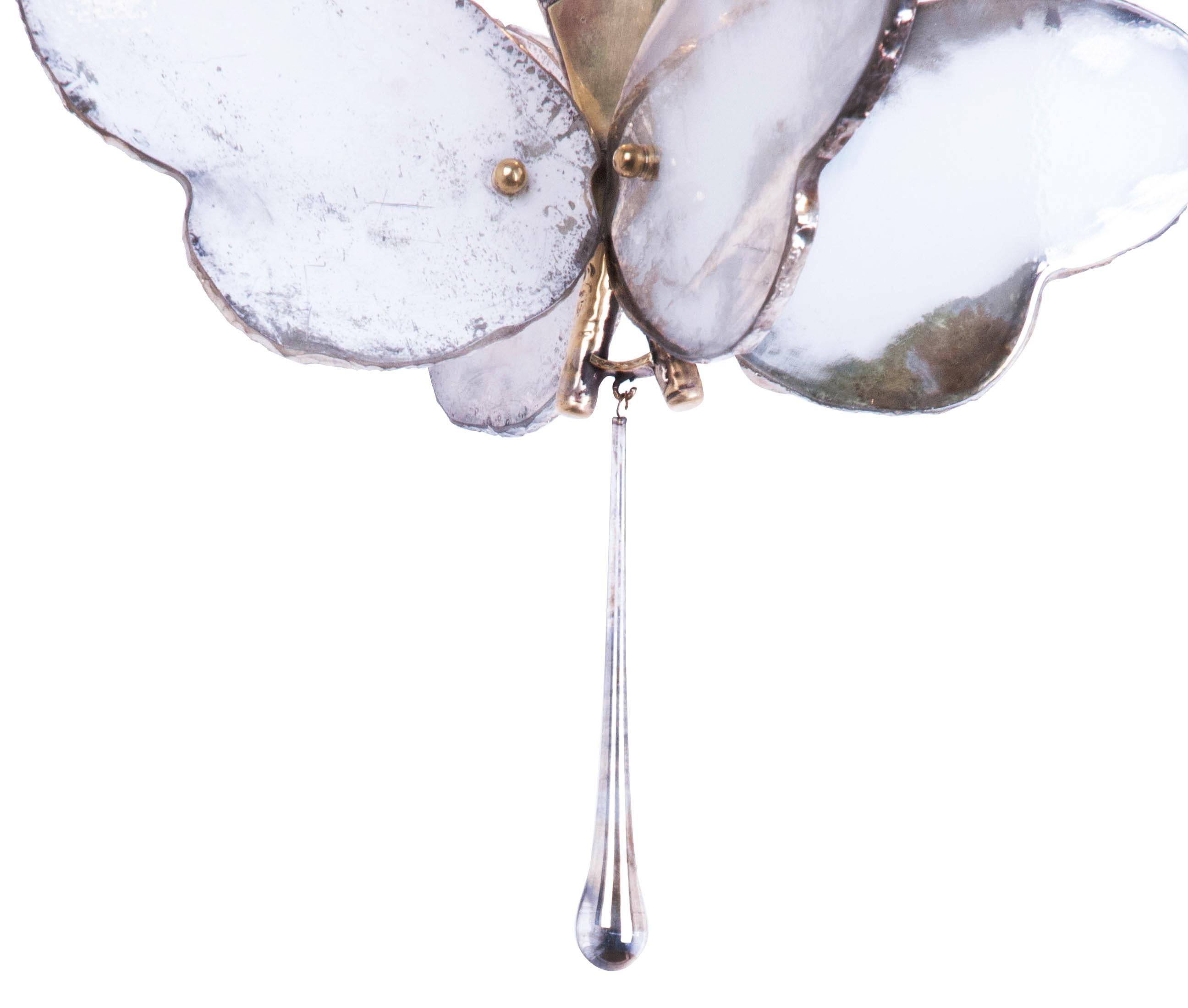 Moderne Lampe à suspension contemporaine papillon 40, verre d'art argenté, couleur blanche, laiton   en vente