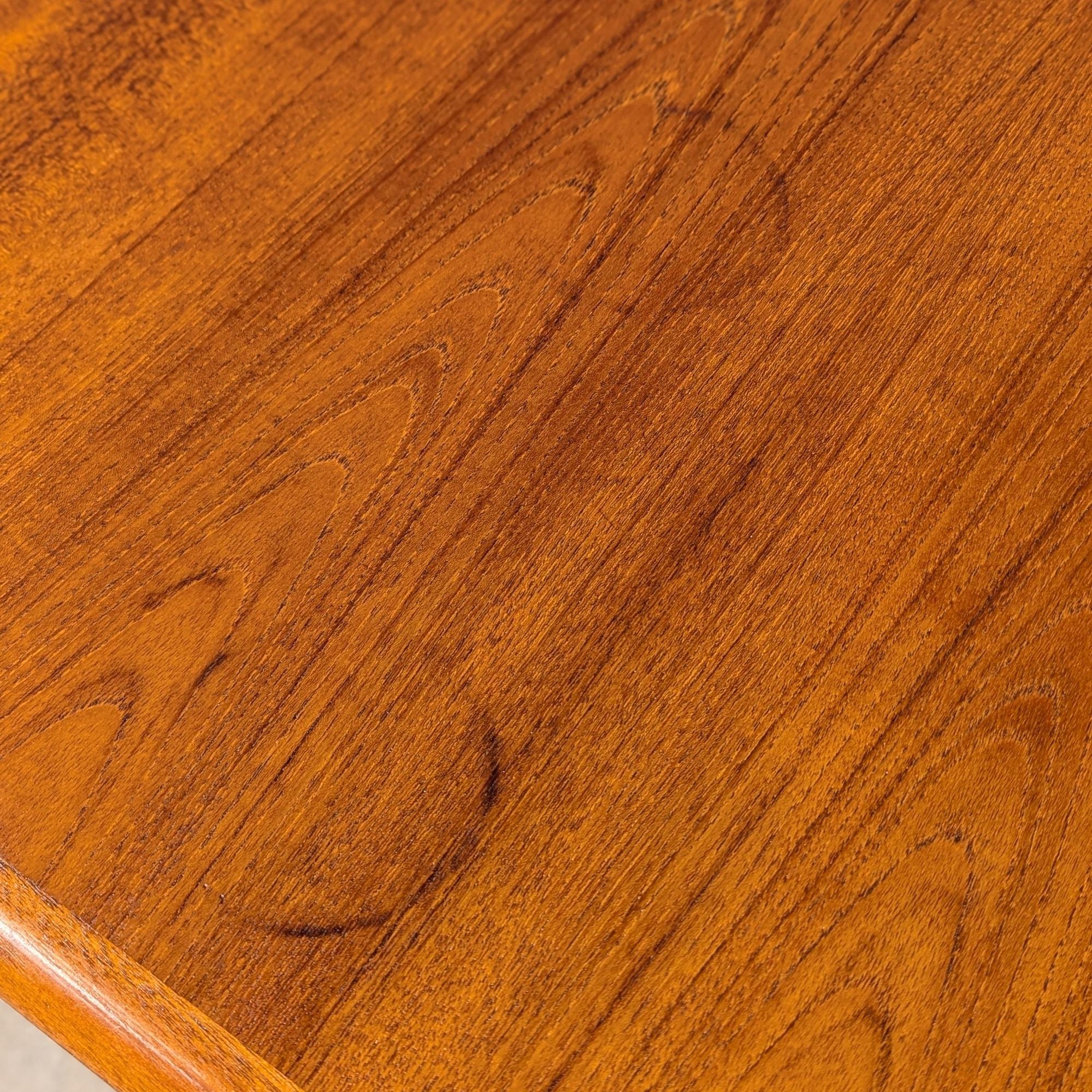 Table de salle à manger à feuilles de papillon, danoise, teck, finition chaude, Danemark, c.C. 1960 en vente 9