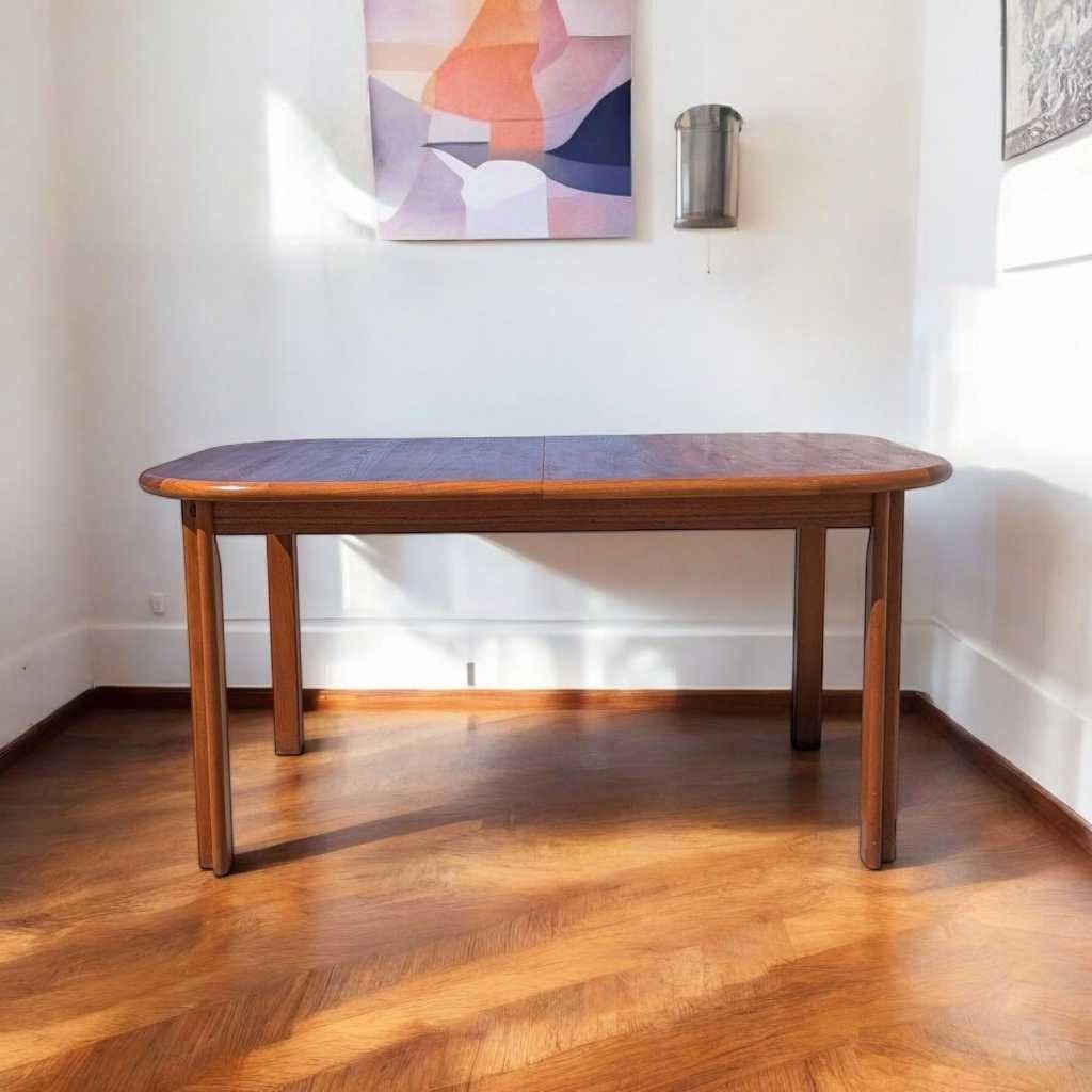 Mid-Century Modern Table de salle à manger à feuilles de papillon, danoise, teck, finition chaude, Danemark, c.C. 1960 en vente