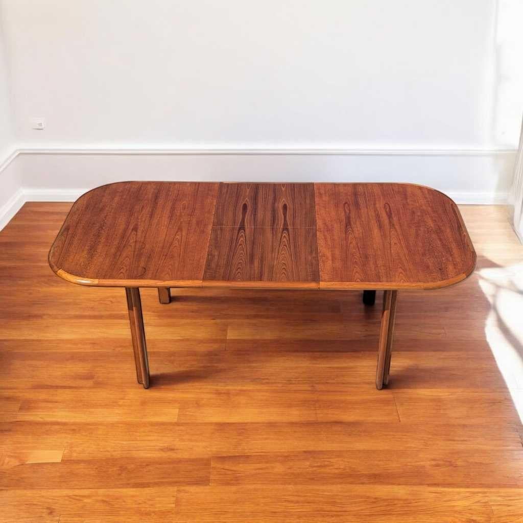 Danois Table de salle à manger à feuilles de papillon, danoise, teck, finition chaude, Danemark, c.C. 1960 en vente