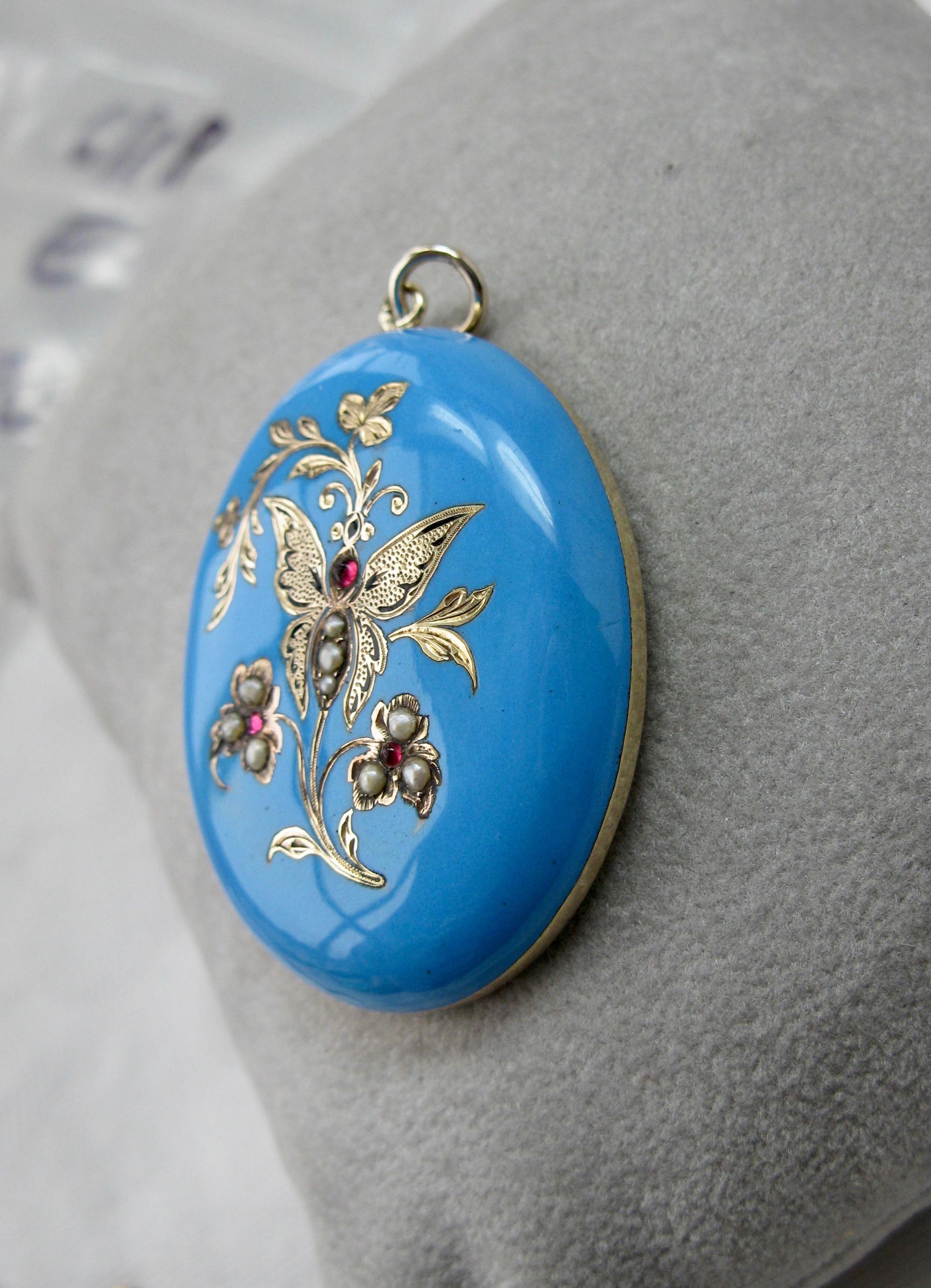 Butterfly Locket Ruby Pearl Enamel 14 Karat Gold Victorian Insect Pendant For Sale 1