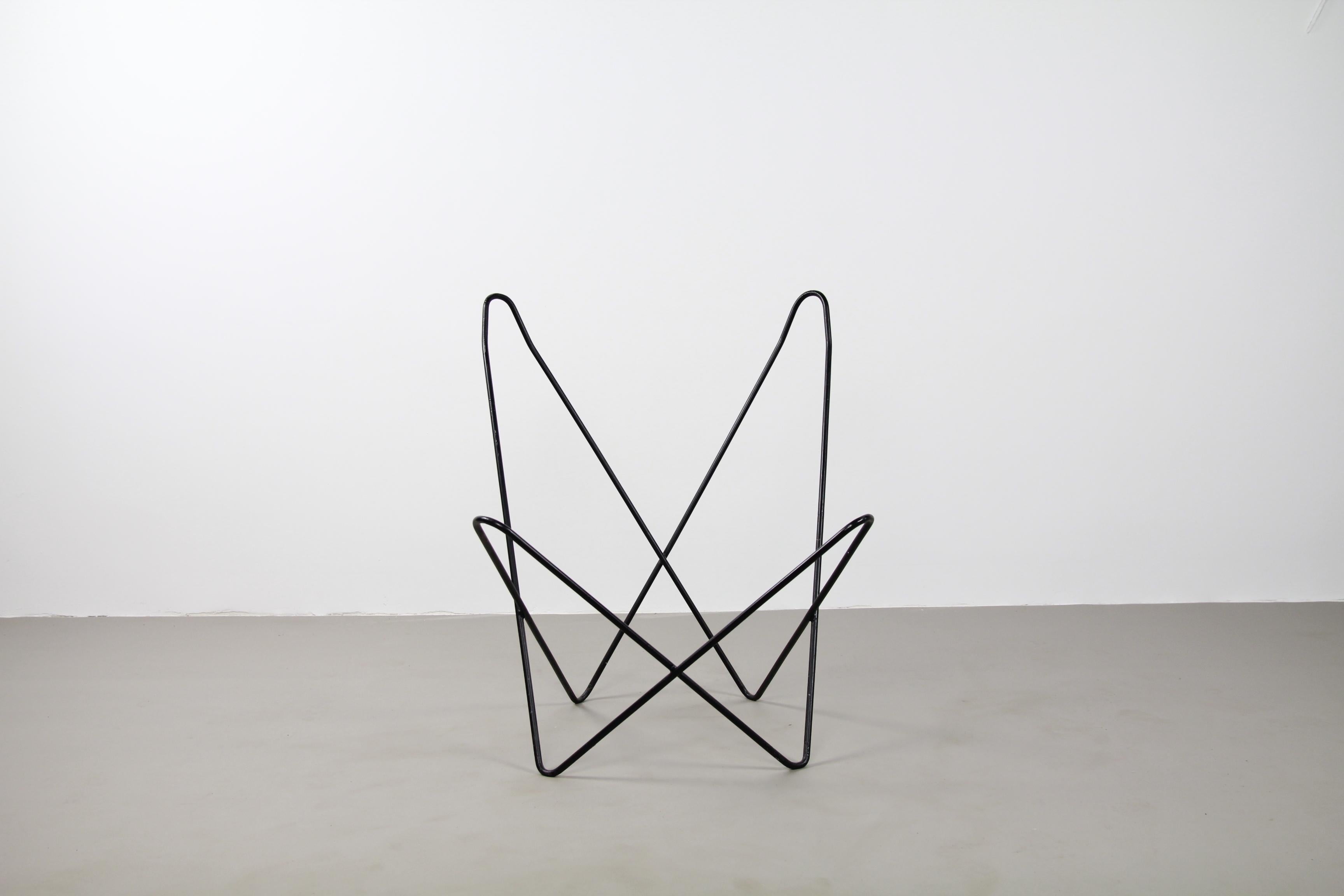 Perhaps the most iconic piece of furniture from the Mid-Century Modern period. This butterfly armchair designed by Jorge Ferrari Hardoy and produced by Knoll. Originally, this armchair is called the Hardoy chair, but due to its design the chair is