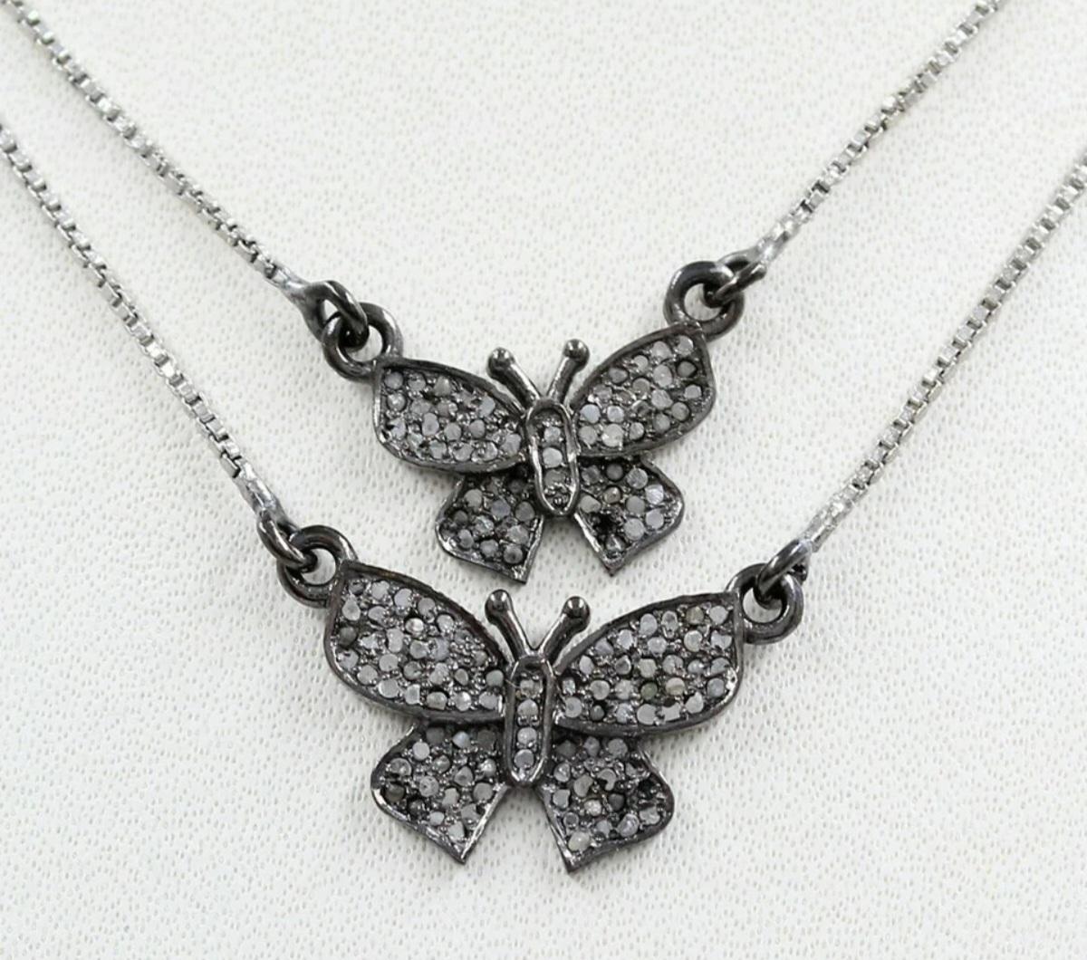 Art Déco Ciondolo minimalista a forma di farfalla in argento 925 con pavé di diamanti, ciondolo elegante, regalo. in vendita