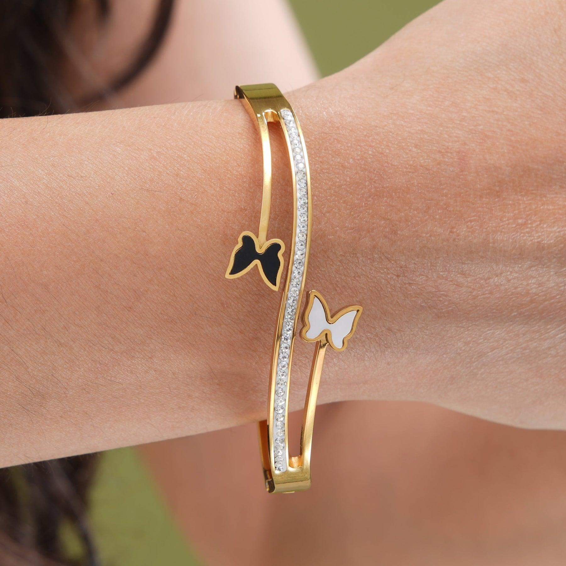  Moissanite butterfly woman's  bracelets 925 Silver Enamel bracelets 
925 Sterling Silver 

Color: Gold; Rosegold 
Plating: 
Gold  Plated; Rosegold  Plated
Material: Sterling Silver 
Size: 
18 cm (Inner Circumference)
6.3 cm (Diameter) 
Shape: Oval