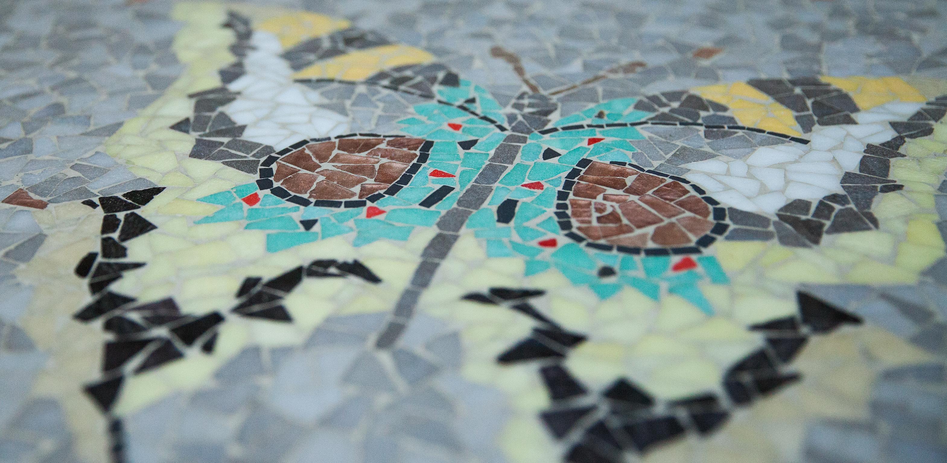 Schmetterling-Mosaik-Couchtisch Italien 1960er Jahre (Mitte des 20. Jahrhunderts) im Angebot