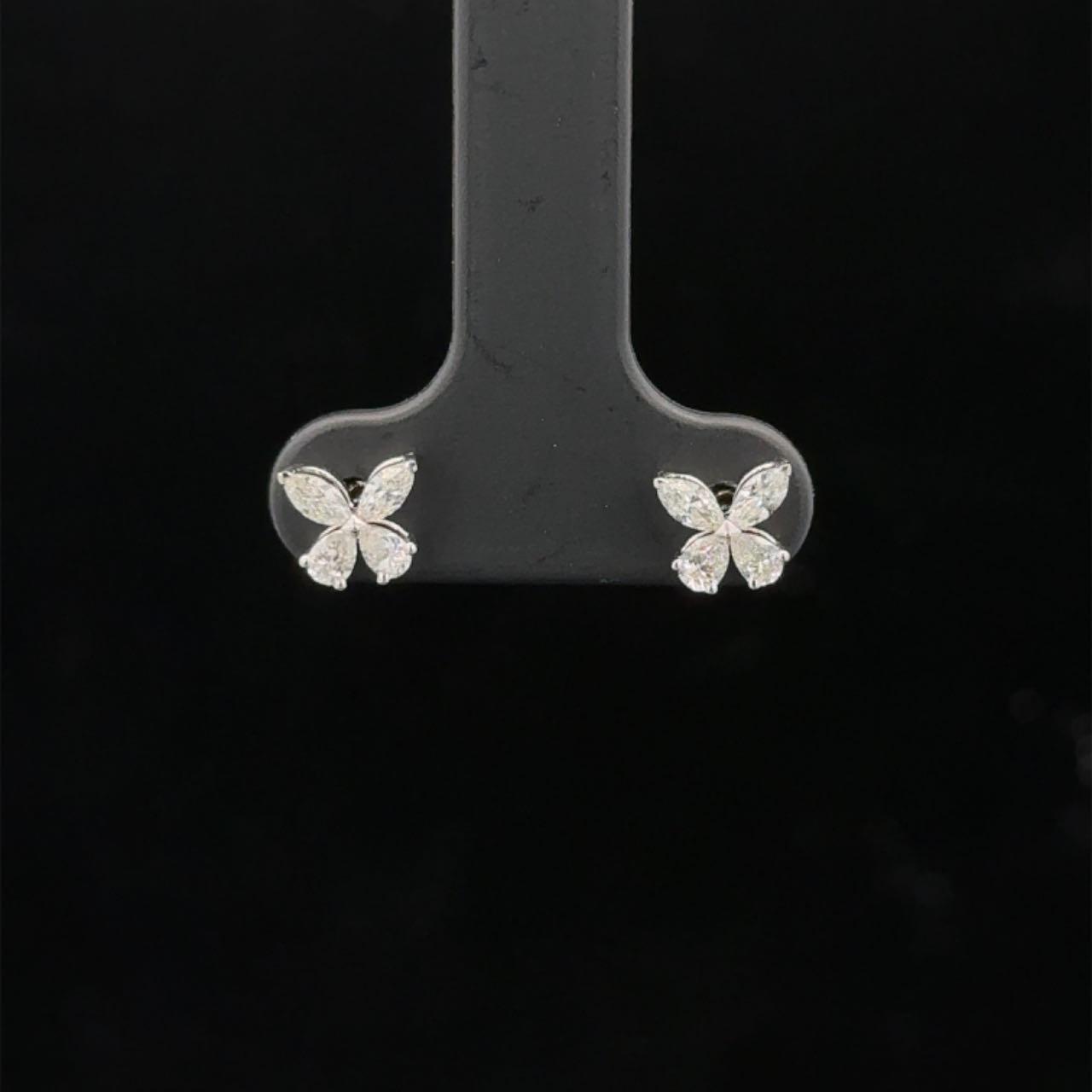 Butterfly Natural Diamond Earrings in 18K White Gold In New Condition For Sale In London, GB