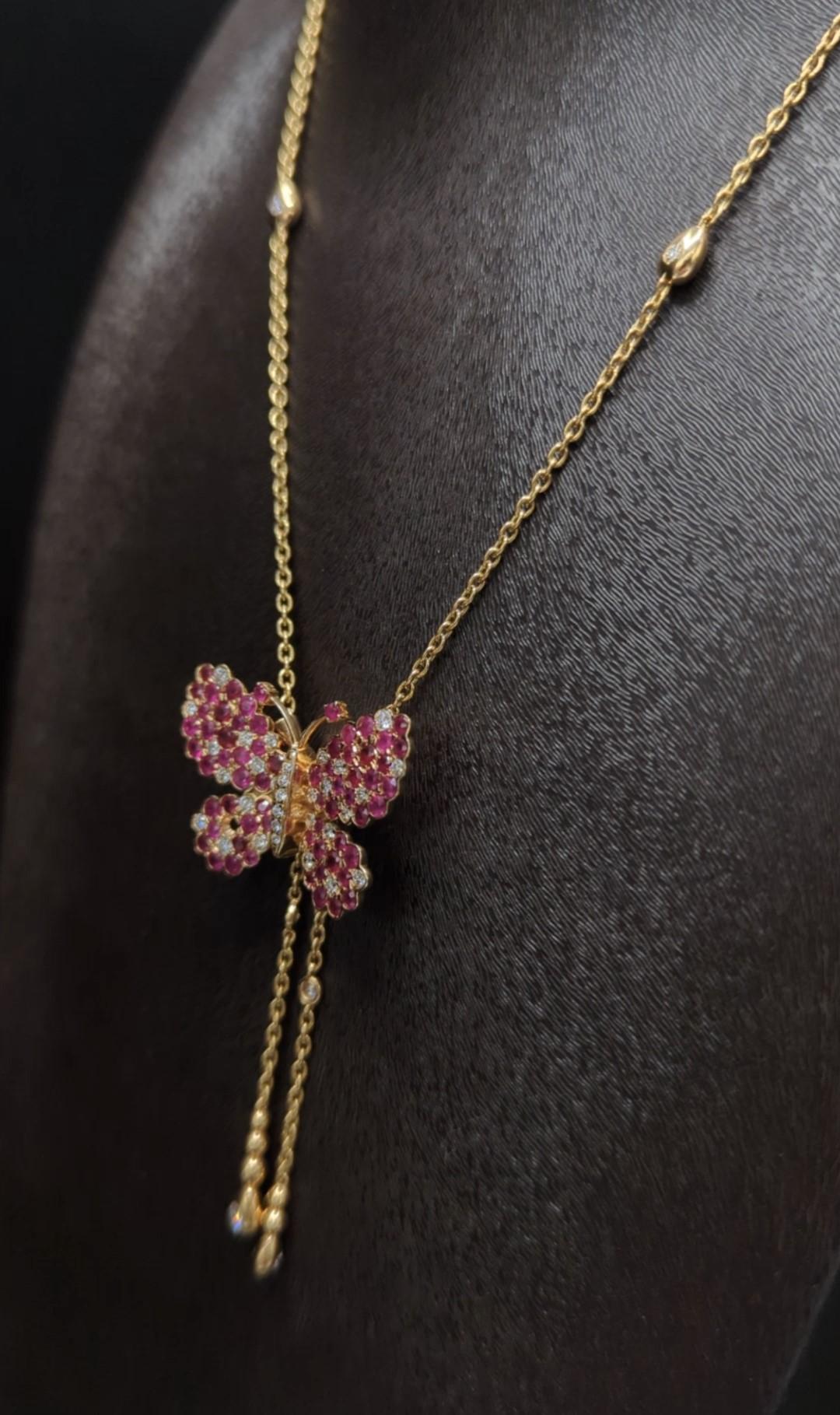  Butterfly Necklace with long chain with Diamonds, Rubies  and 18K Gold In New Condition For Sale In Bilbao, ES