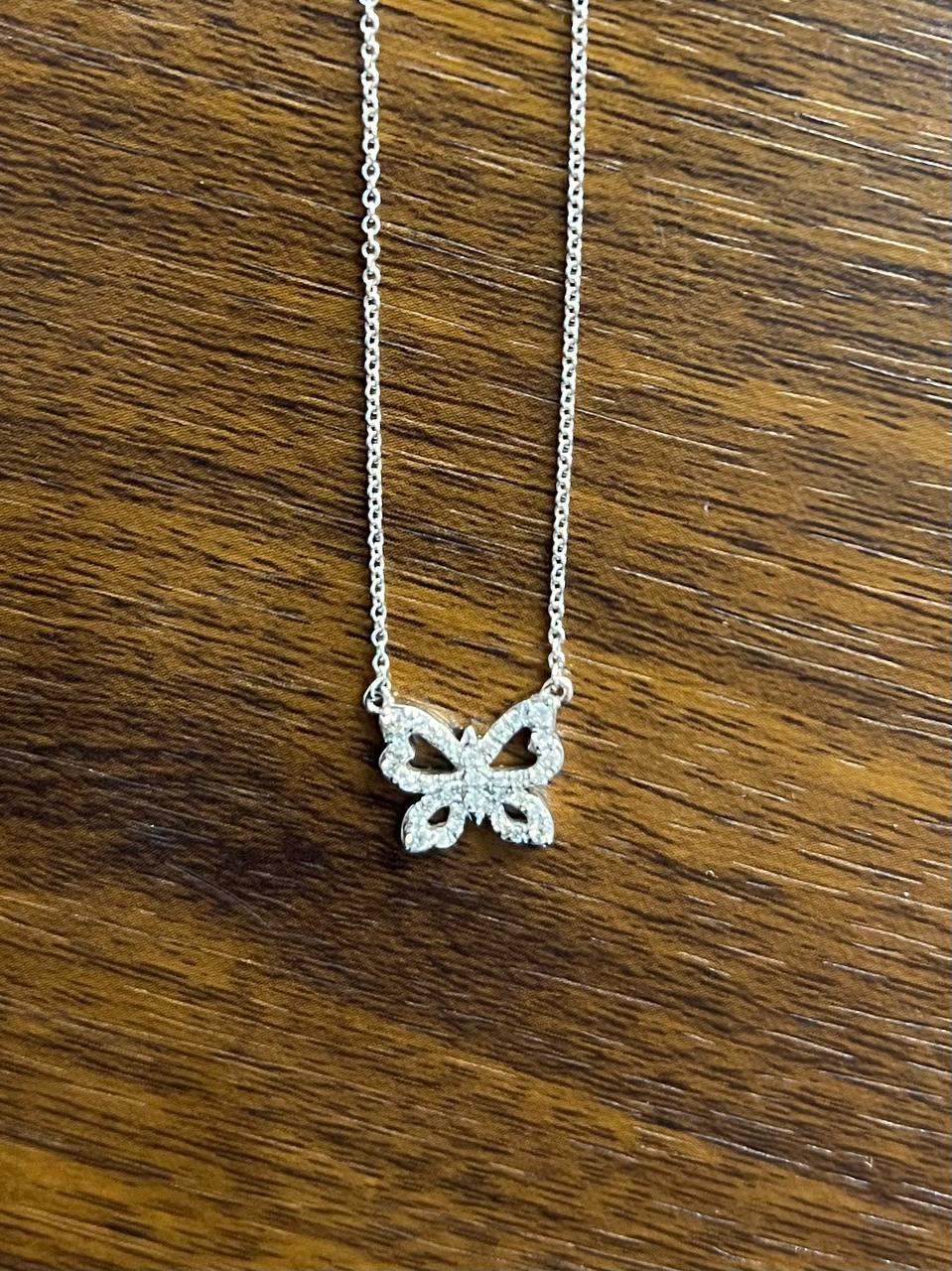 De las mujeres Mariposa Diamantes Engastados Motivo Halo Collar Cadena Colgante Oro Blanco 18K en venta