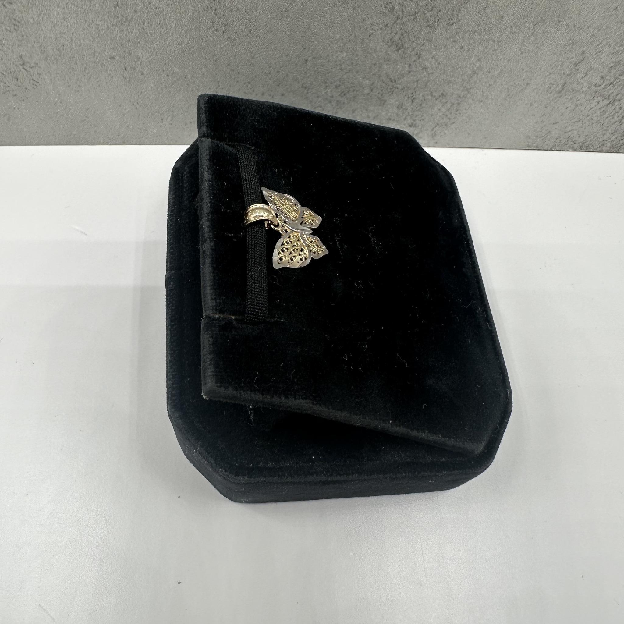 Ciondolo a forma di farfalla in oro giallo 14kt - Tuffo bianco bicolore, 0,54g, nuovo In condizioni Nuovo in vendita a West Hempstead, NY