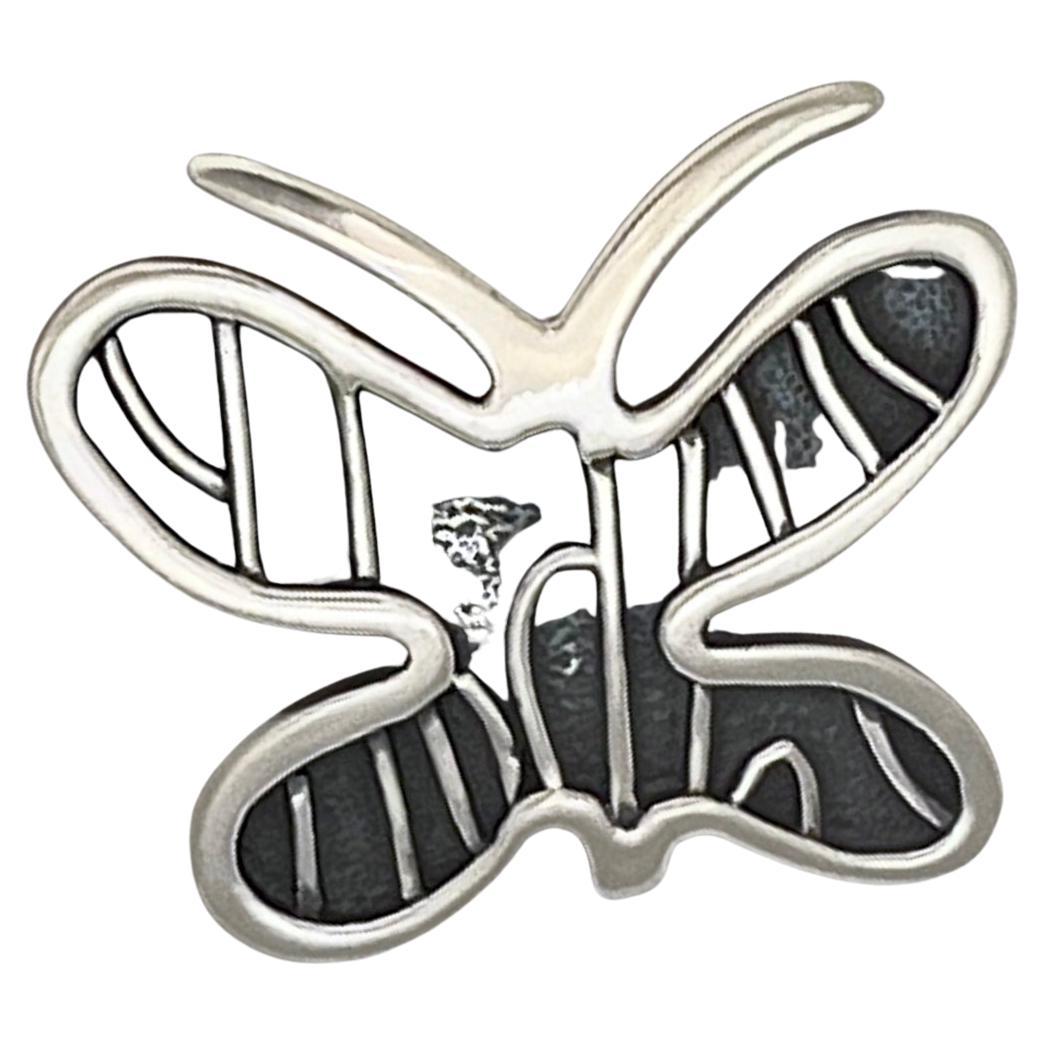 Butterfly Pendant, medium, sterling silver, oxidized, Melanie Yazzie, Navajo

This pendant is available to order, please allow 4-6 weeks. 

Melanie A. Yazzie (Navajo-Diné) is a highly regarded multimedia artist known for her printmaking, paintings,