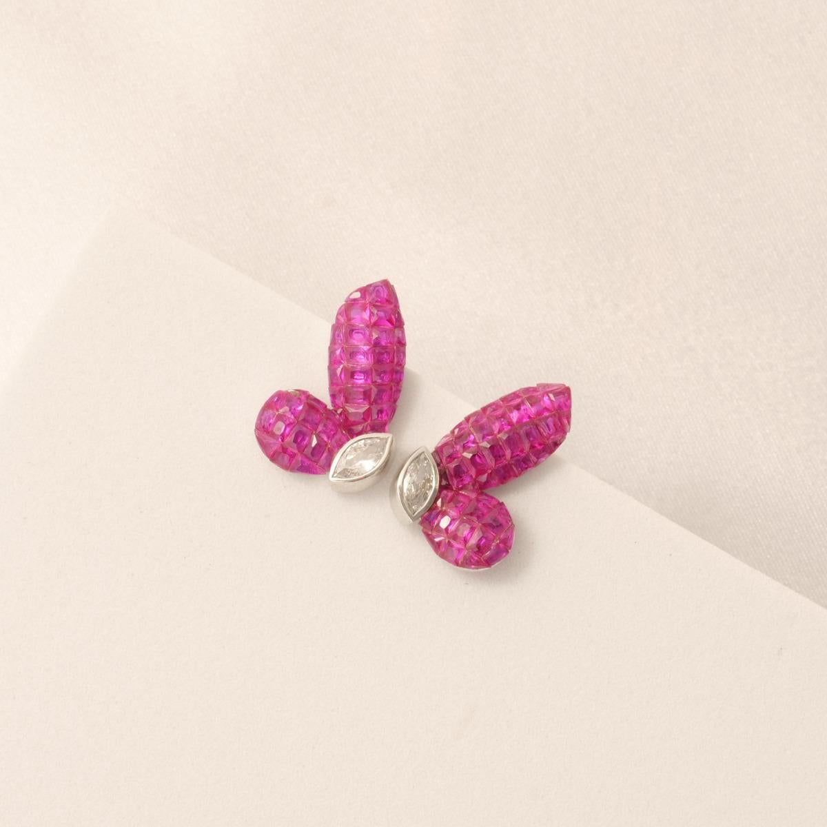 Donna Orecchini con diamante e zaffiro rosa Butterfly in oro massiccio 14K (certificati) in vendita