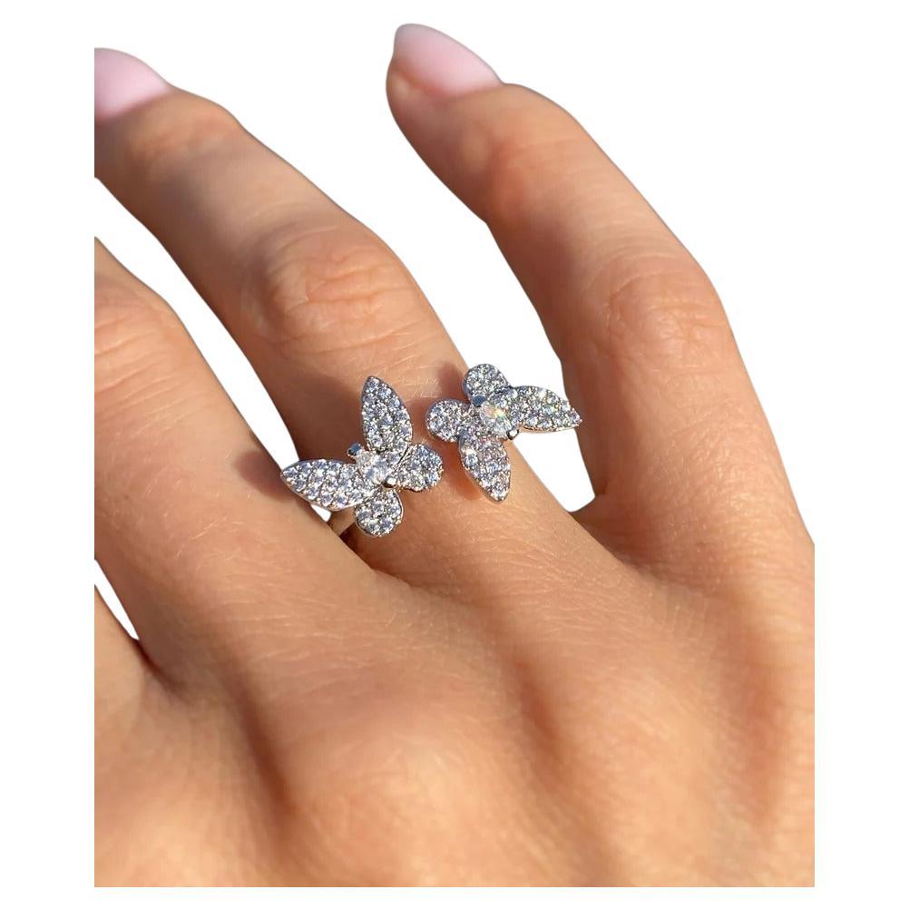 Bague papillon en Moissanite 
 Bague en forme de papillon 925 anneau de mariage en argent sterling Cadeau pour elle.

A P P R O X T I M E .

Tous les articles sont fabriqués sur mesure. Notre délai est d'environ 6 à 10 jours ouvrables. Cette