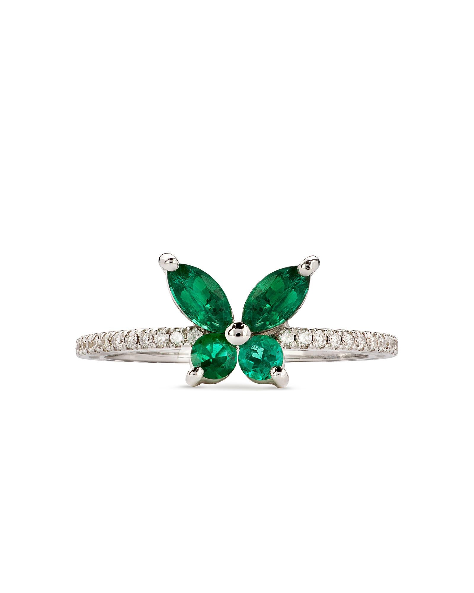 This ring in white gold belongs to the Butterfly collection. The diamonds embellish the ring and illuminate the central butterfly in emeralds that are revealed in all its romantic shine.

Butterfly Ring in white gold, emeralds, and