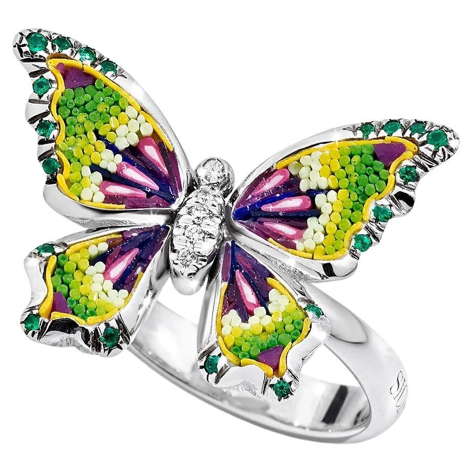 Im Angebot: Schmetterlingsring Weißgold Weiße Diamanten Smaragde von Hand mit Mikromosai verziert ()