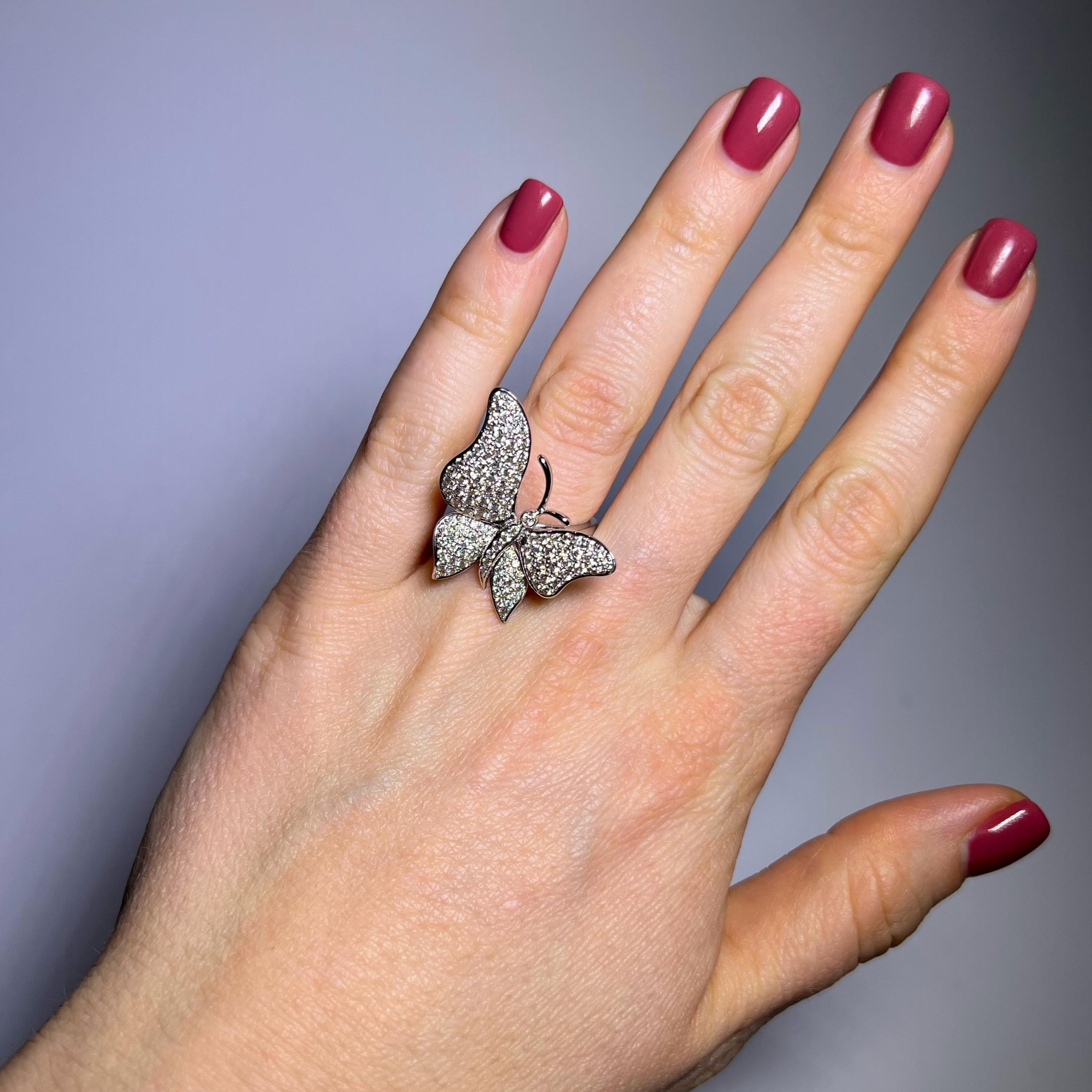 Modern Butterfly Ring with Diamonds in 18 Karat White Gold For Sale