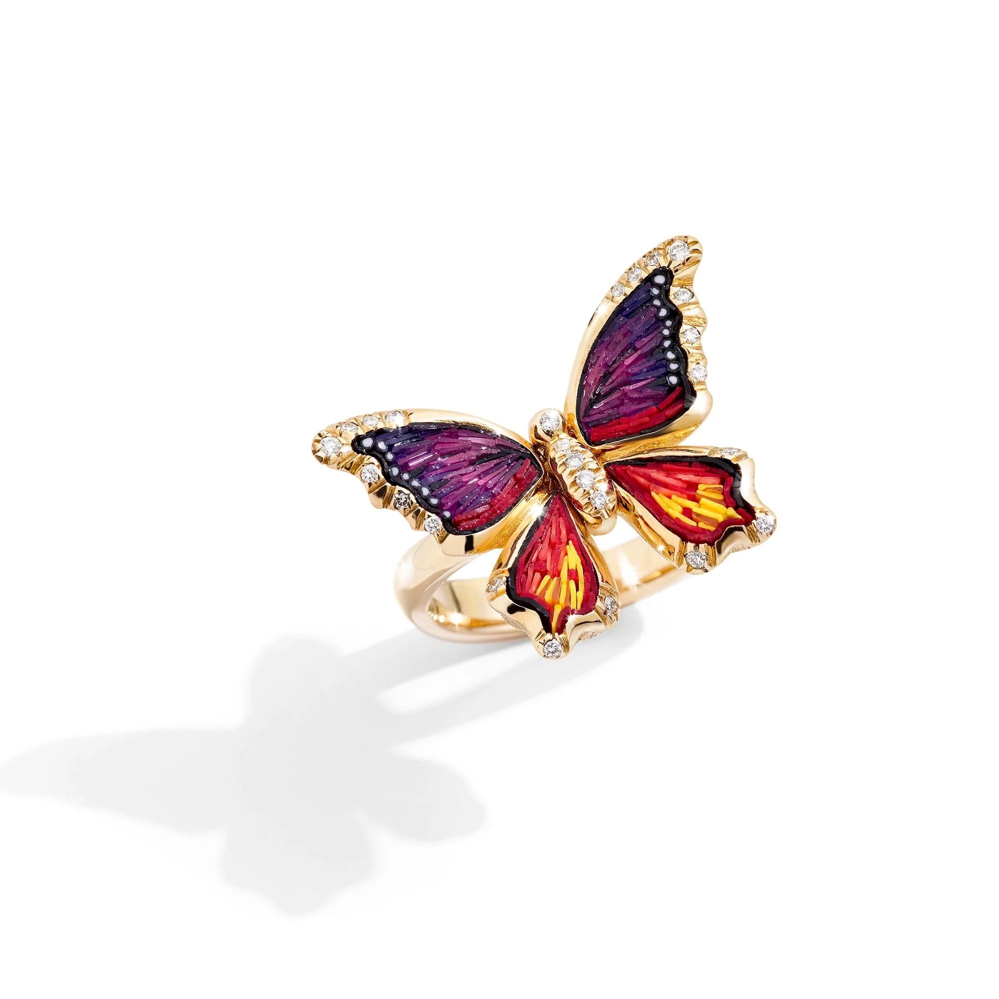 Im Angebot: Schmetterlingsring aus Gelbgold mit weißen Diamanten, von Hand verziert mit Mikromosaik  () 2