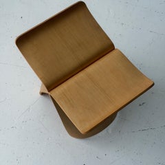 „Butterfly“-Hocker von Sori Yanaga