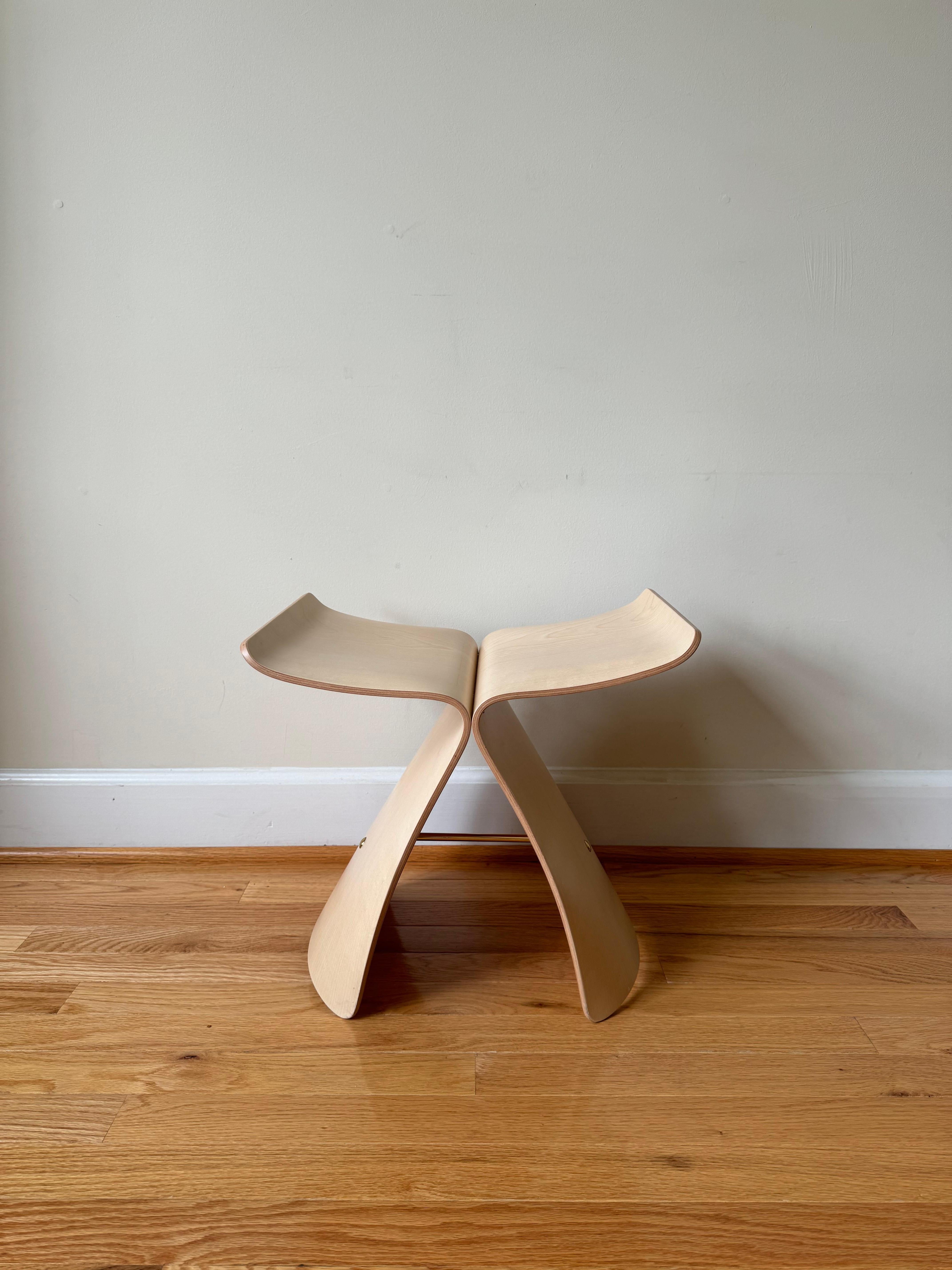 Mid-Century Modern Butterfly stool by Sori Yanagi For Sale