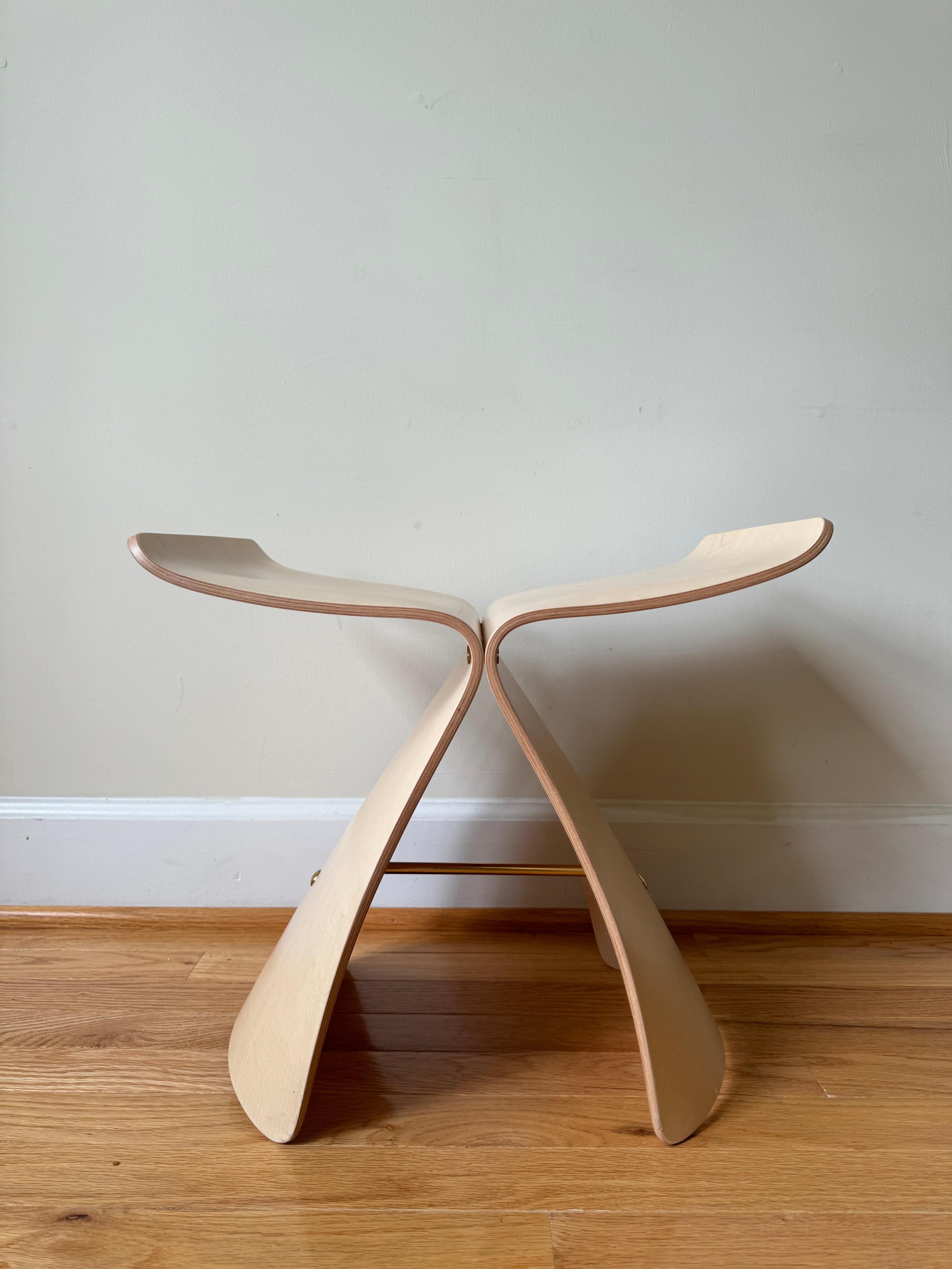 Butterfly stool by Sori Yanagi For Sale 1