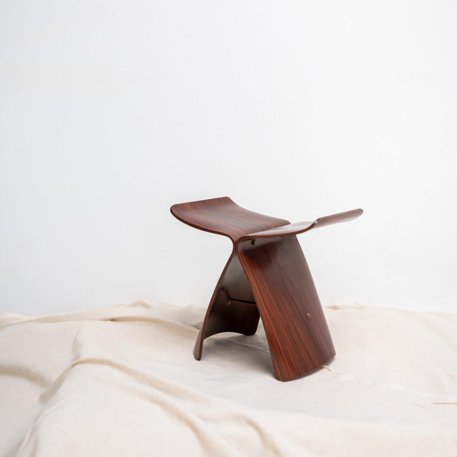 Butterfly Stool by Sori Yanagi from Japan In Good Condition For Sale In Tokyo, Tokyo