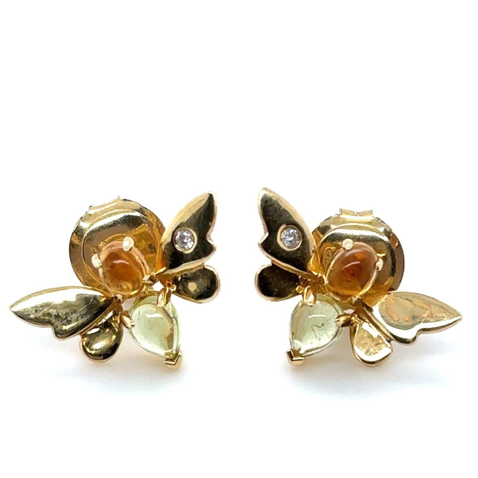 Un paio di orecchini a farfalla con citrino, peridoto e diamanti in oro giallo 18 carati

Gli orecchini sono realizzati in oro giallo, entrambi incastonati nel torace con un citrino cabochon per un totale di 0,46 carati e un peridoto cabochon per un