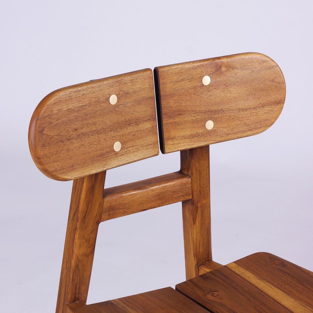Postmoderne Chaise de salle à manger Butterfly Tan Brown par Esvee Atelier en vente