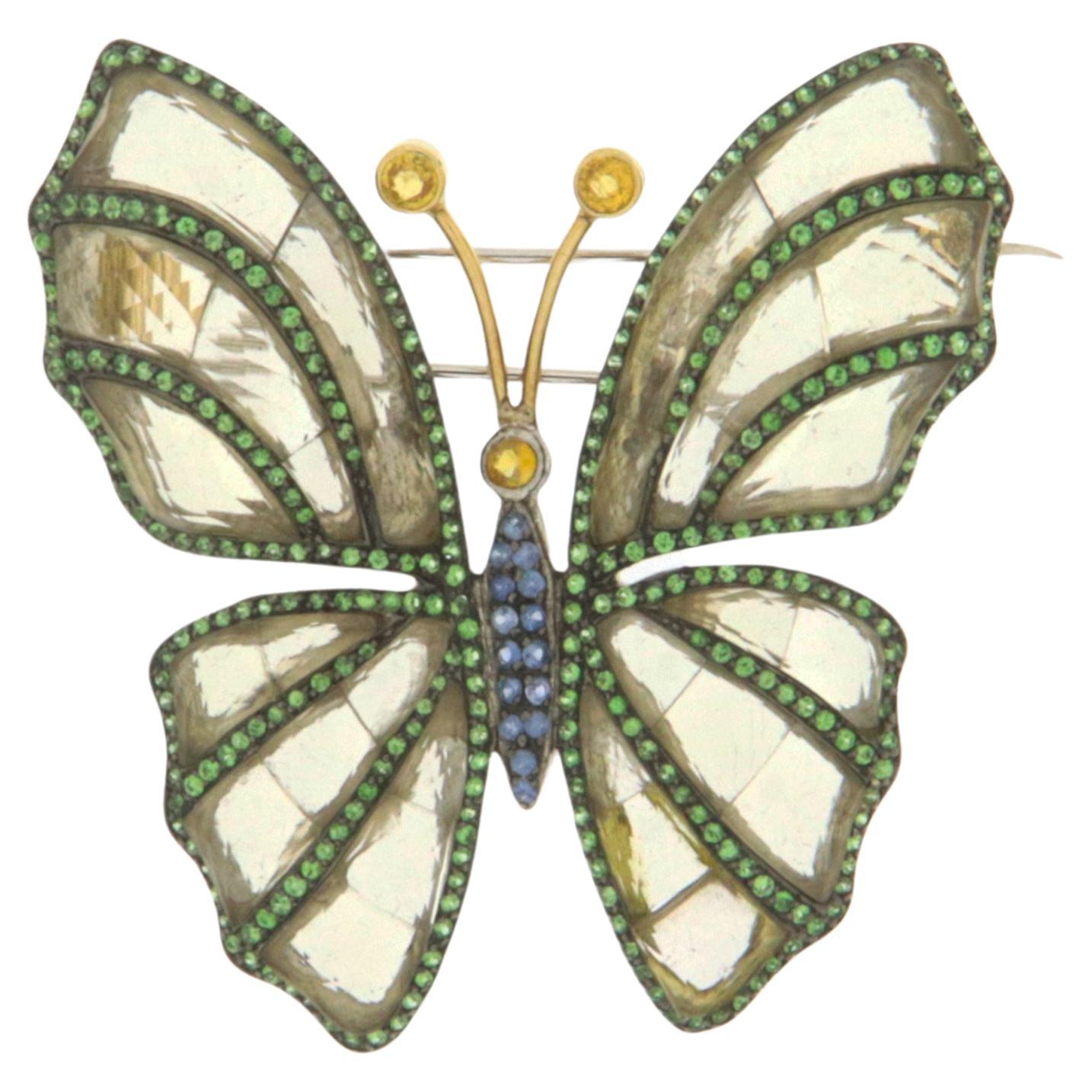 Broche papillon en or jaune 18 carats avec tsavorites et saphirs