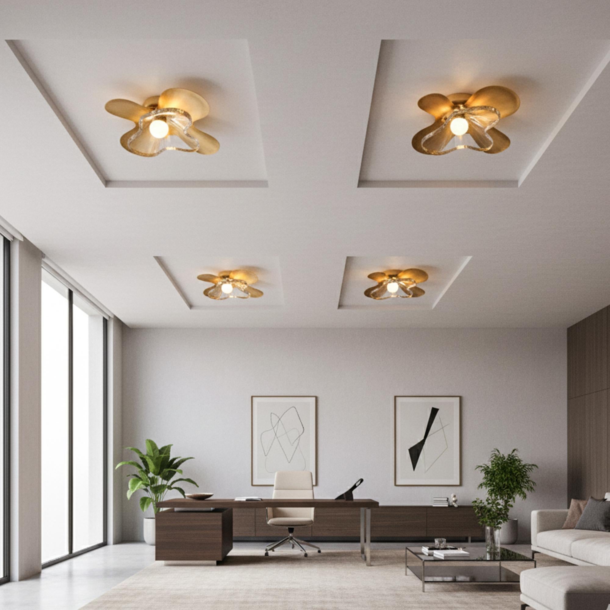 Farfalla a parete - Elegance Brass - Design/One di illuminazione in vetro e opzioni di colore In condizioni Nuovo in vendita a Monroe, NY